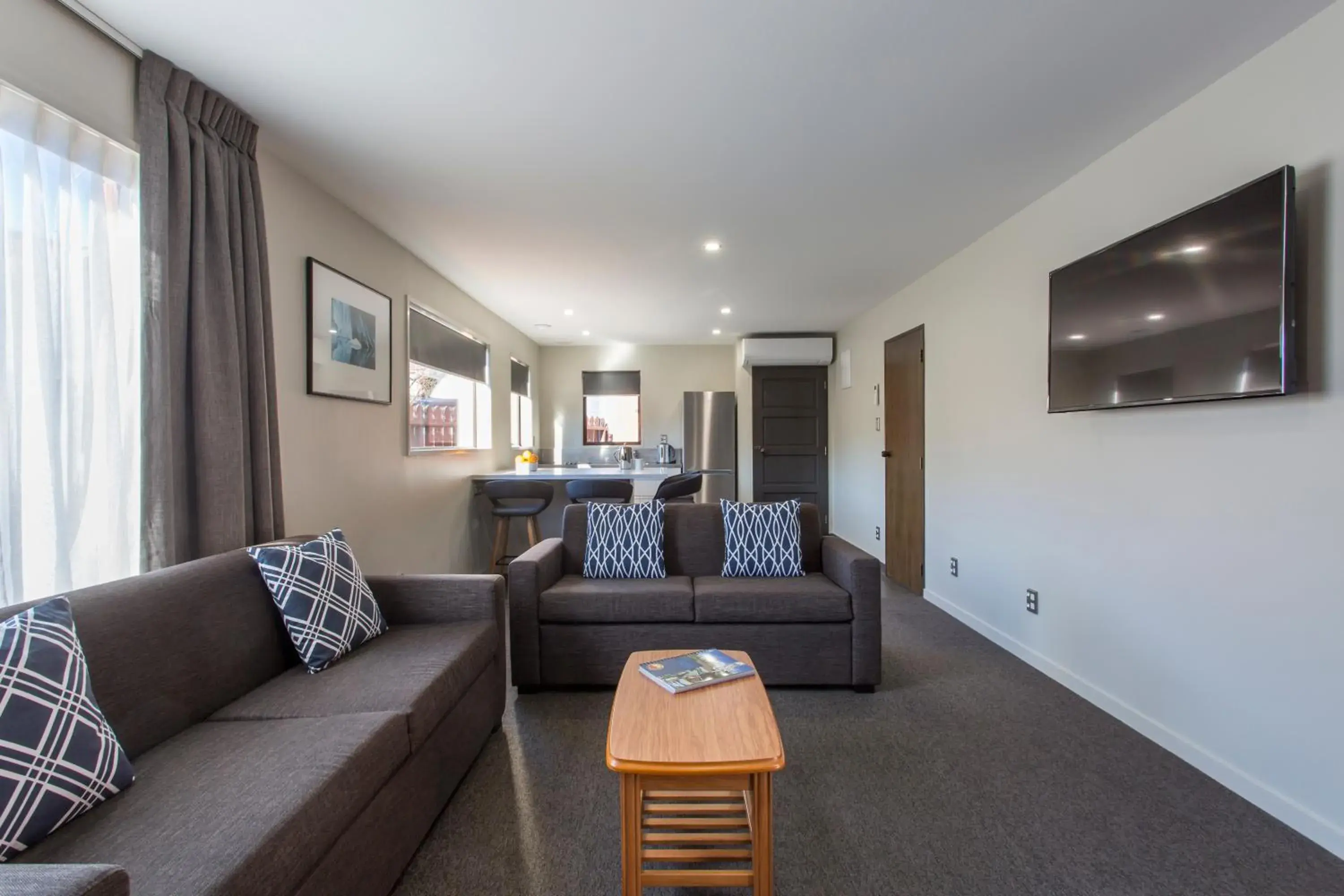 Living room, Seating Area in Dunedin Motel and Villas