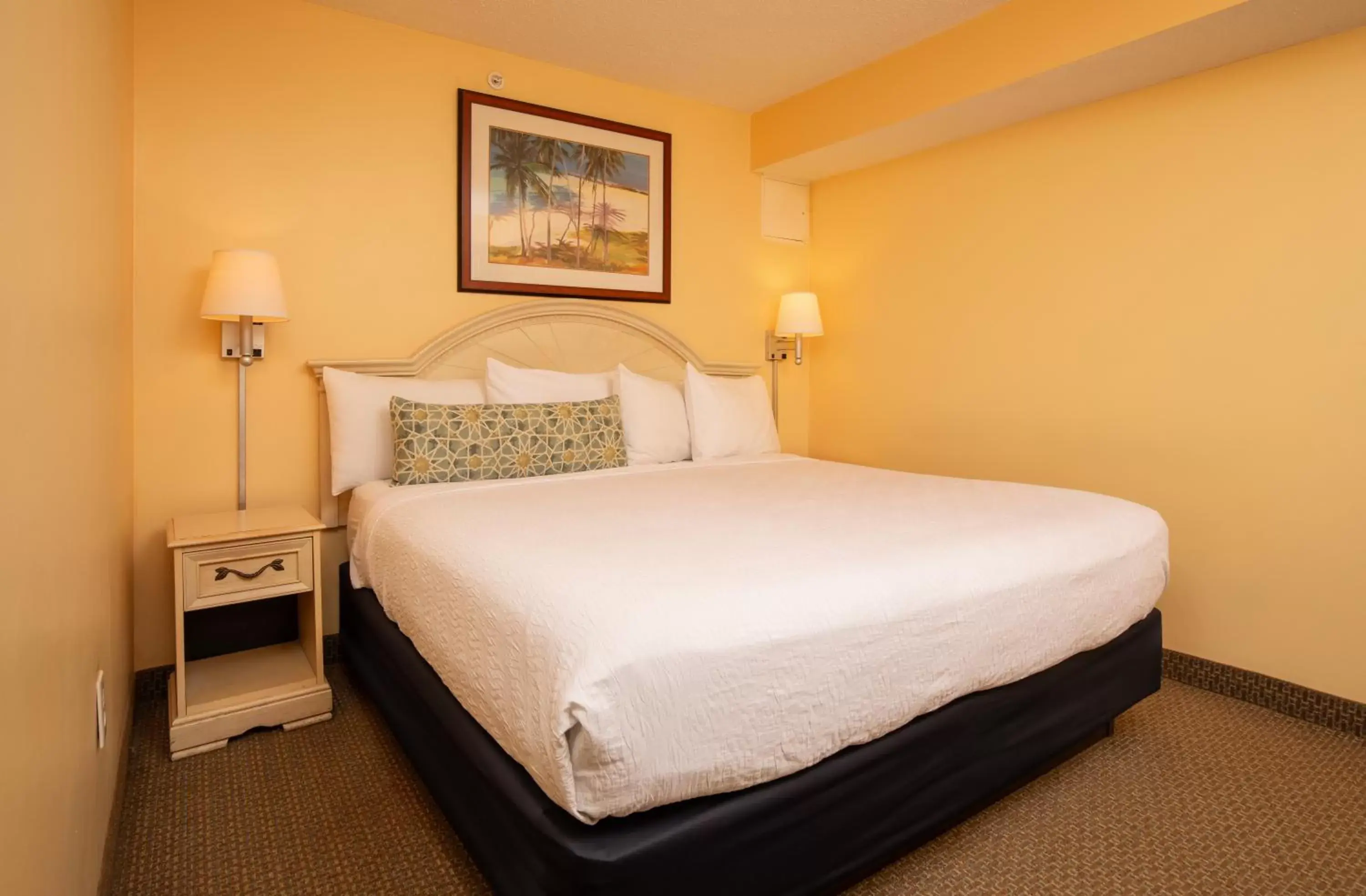 Bedroom, Bed in Grande Shores Ocean Resorts Condominiums