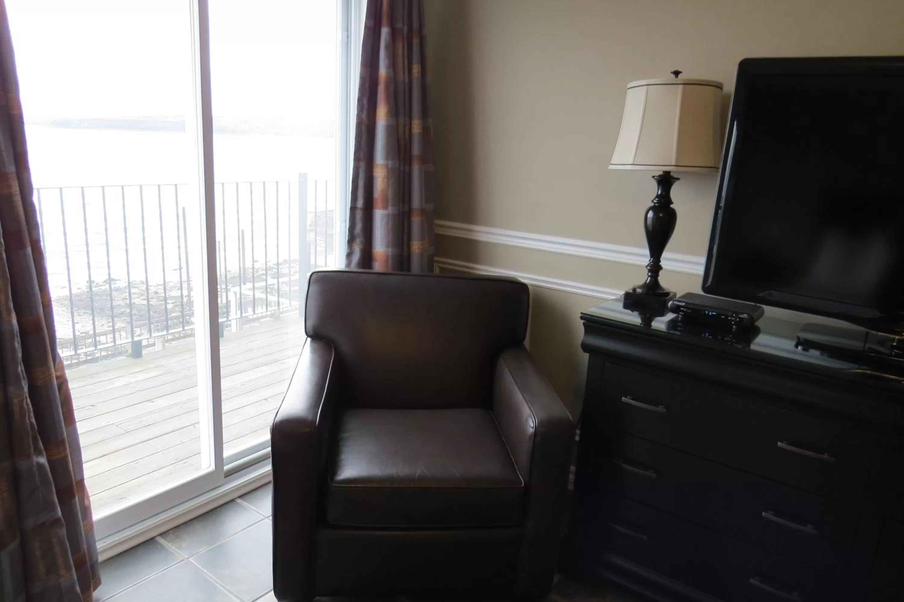 Seating Area in Dockside Suites