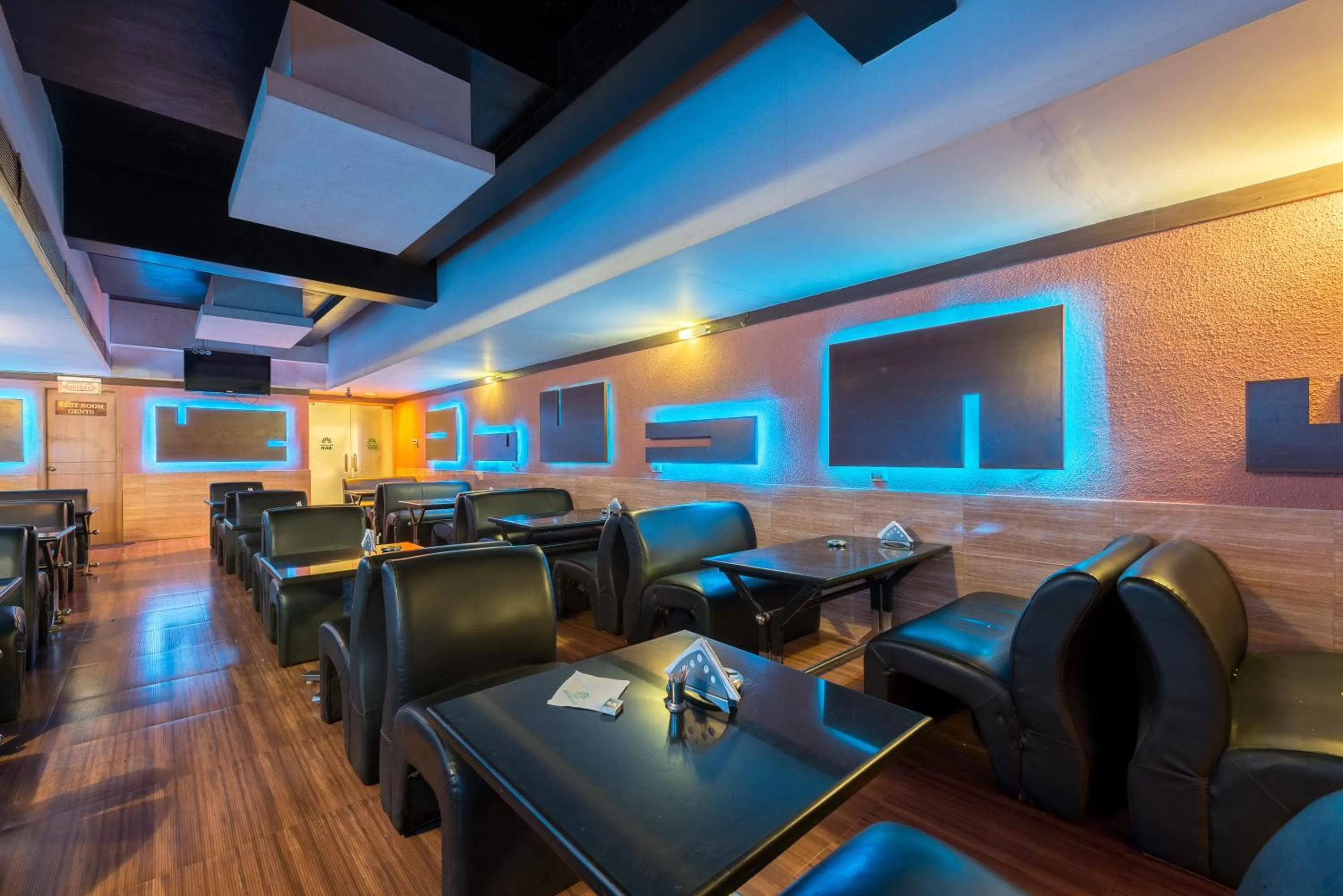 Restaurant/places to eat in Treebo ESS Grande