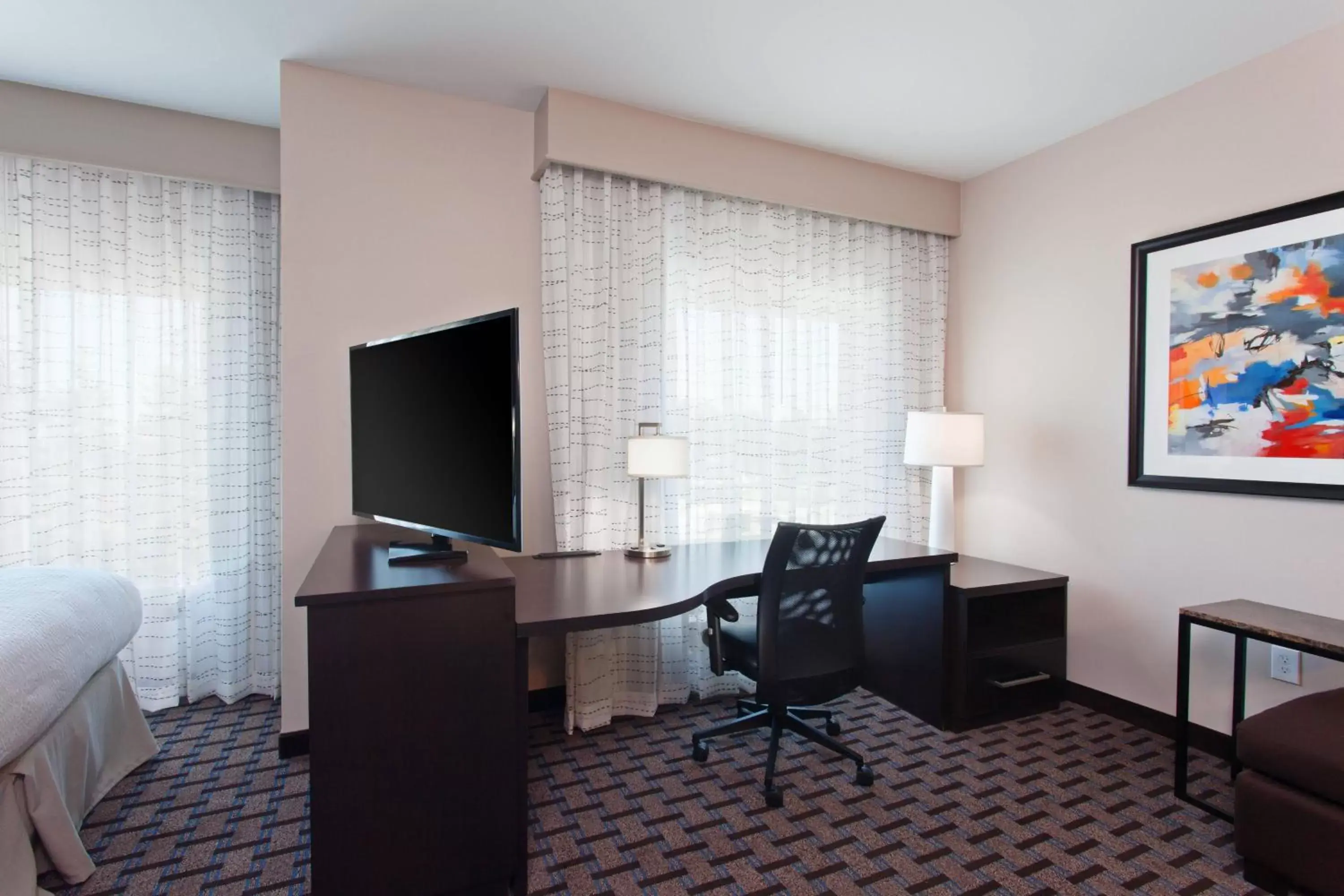 Bedroom, TV/Entertainment Center in Residence Inn by Marriott Seattle Sea-Tac Airport