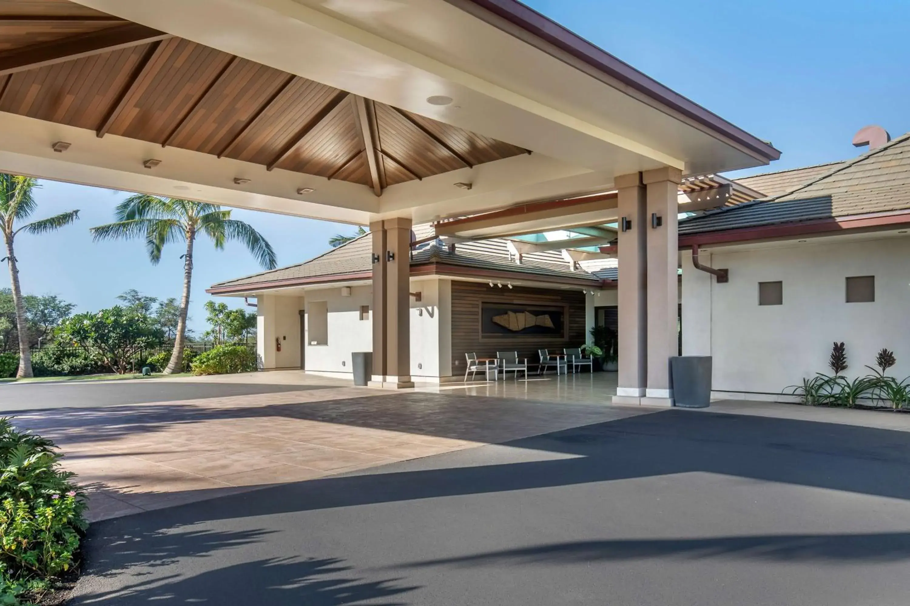 Property building in Hilton Grand Vacations Club Maui Bay Villas