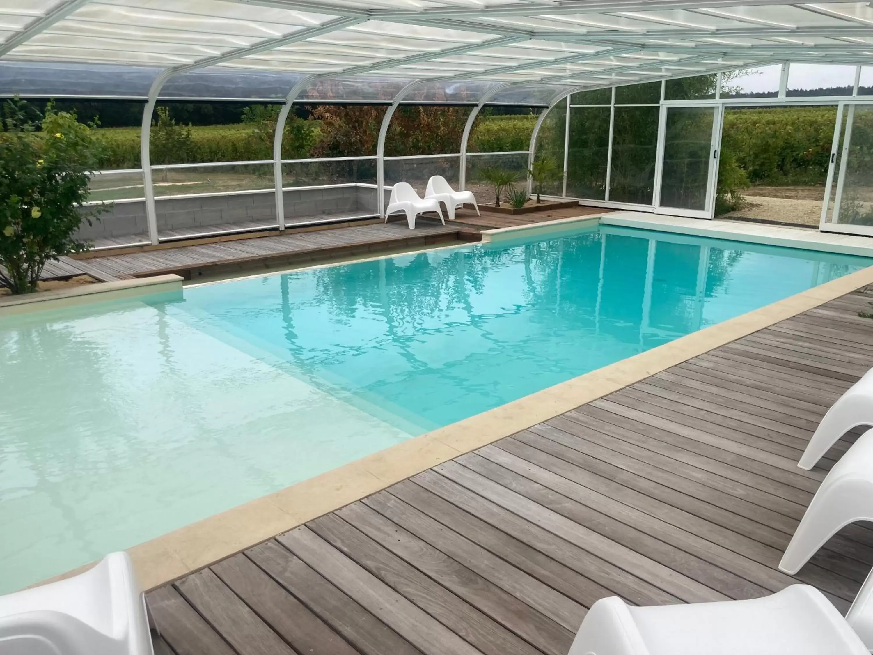 Swimming Pool in Les Pierres D'aurèle Chambres d'Hôtes