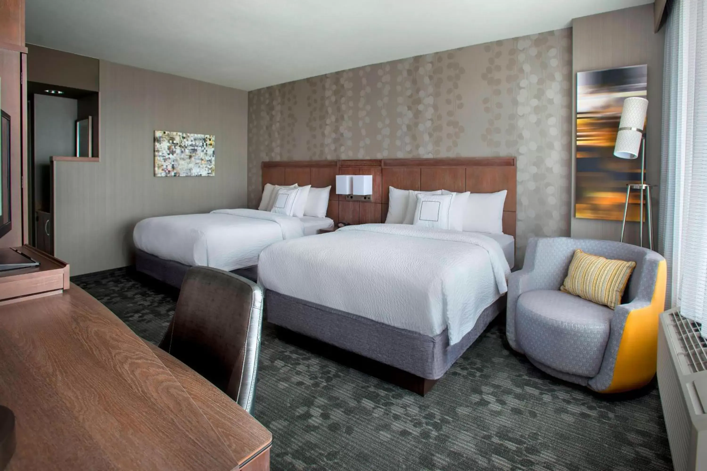 Photo of the whole room, Bed in Courtyard by Marriott Philadelphia Lansdale