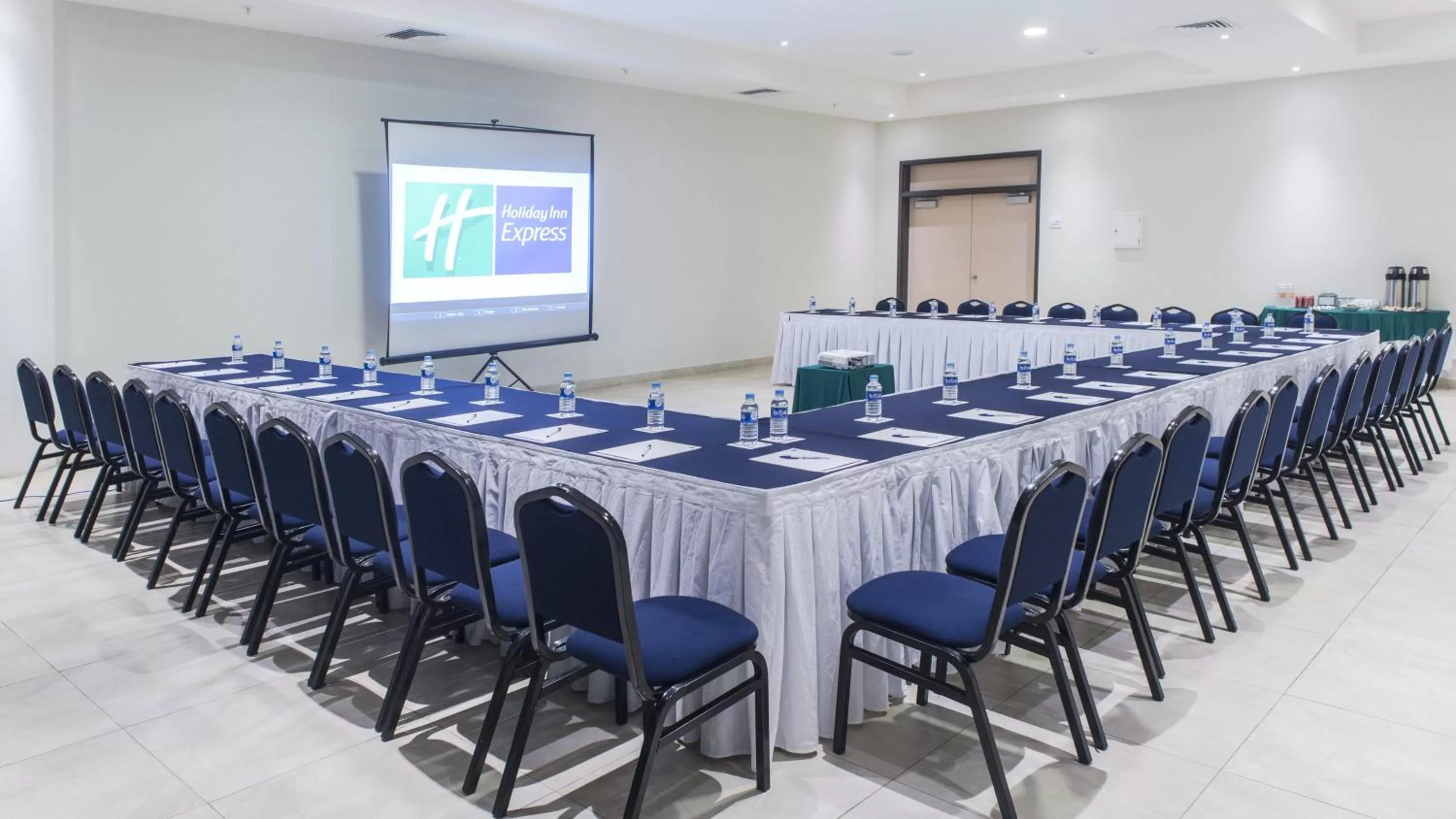 Meeting/conference room in Holiday Inn Express Xalapa by IHG