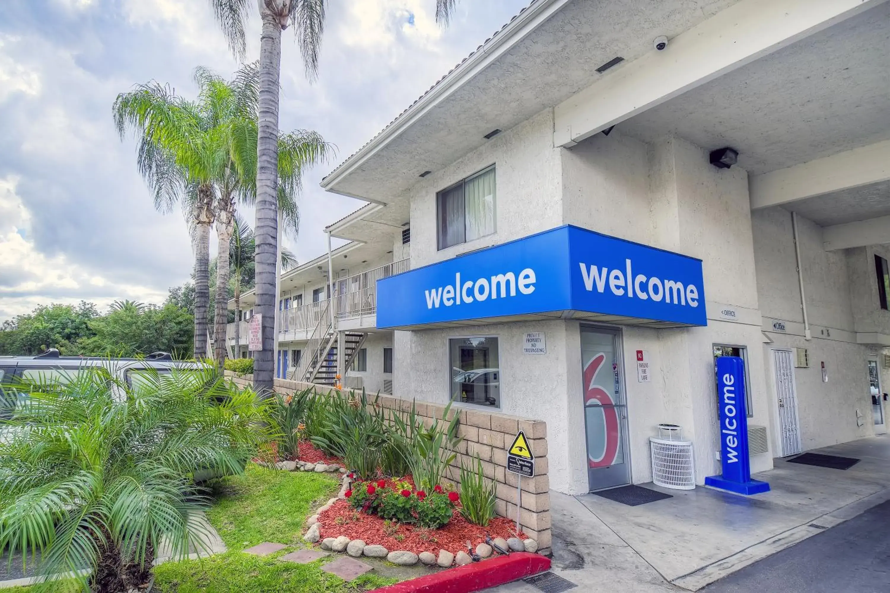 Facade/entrance, Property Building in Motel 6-Chino, CA - Los Angeles Area