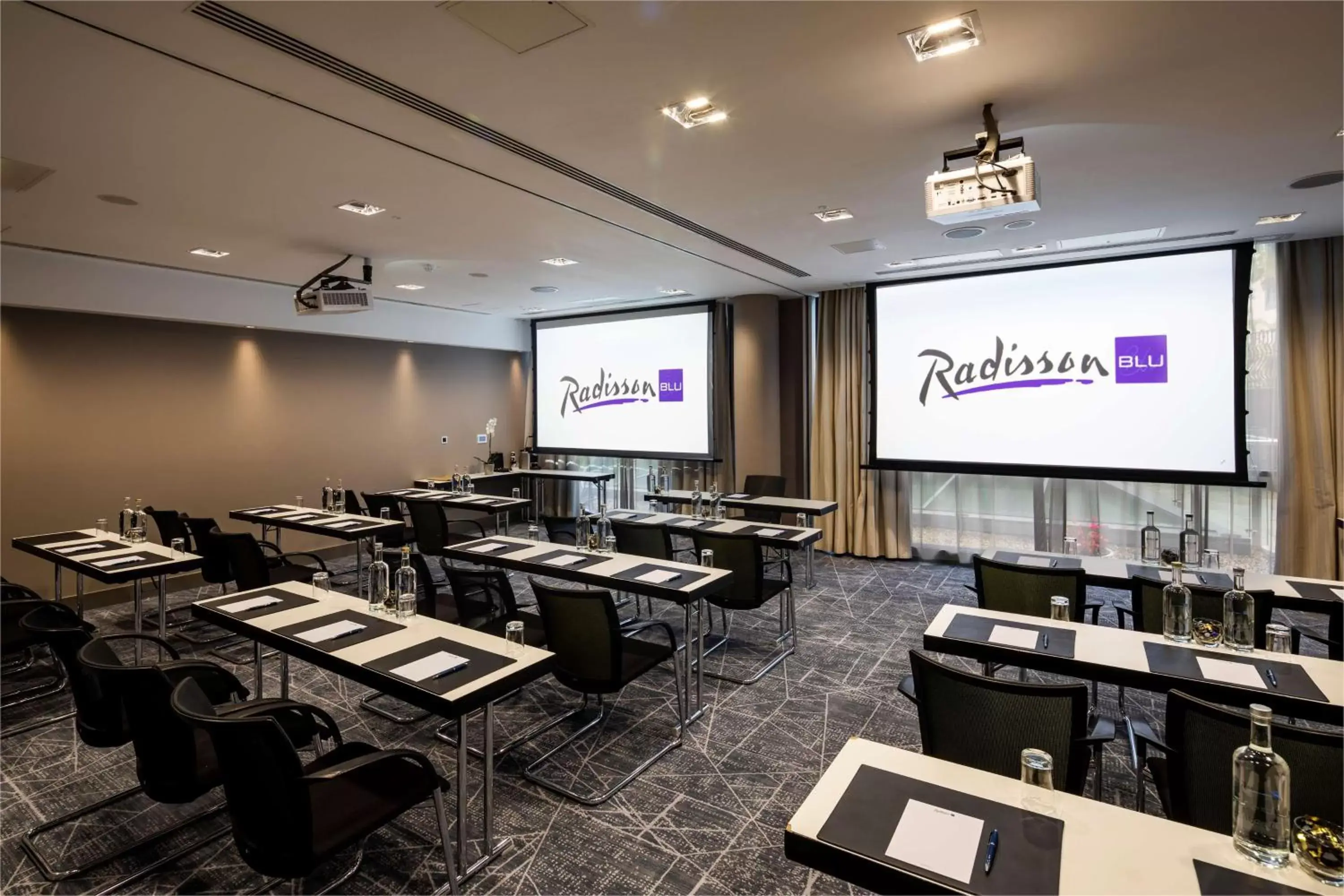 Business facilities in Radisson Blu Royal Hotel Dublin