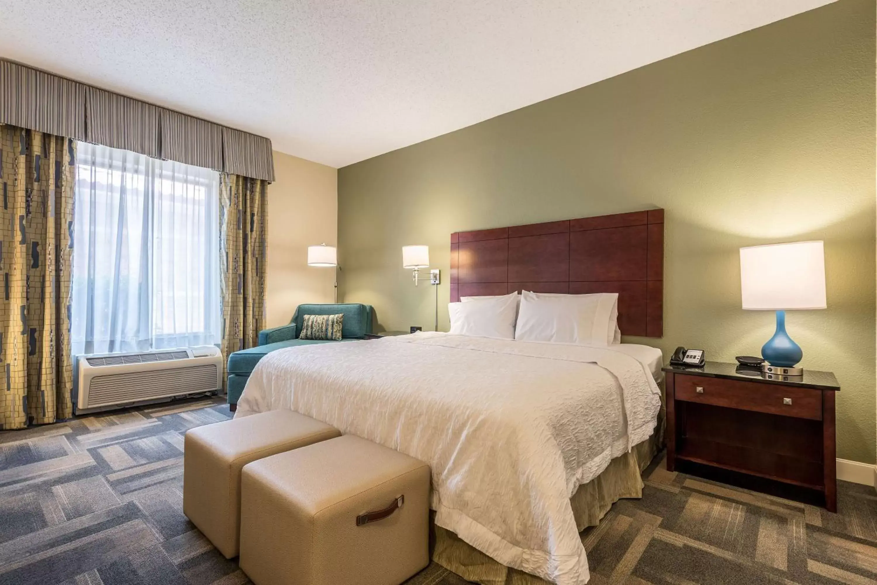 Bed in Hampton Inn & Suites Orlando-South Lake Buena Vista