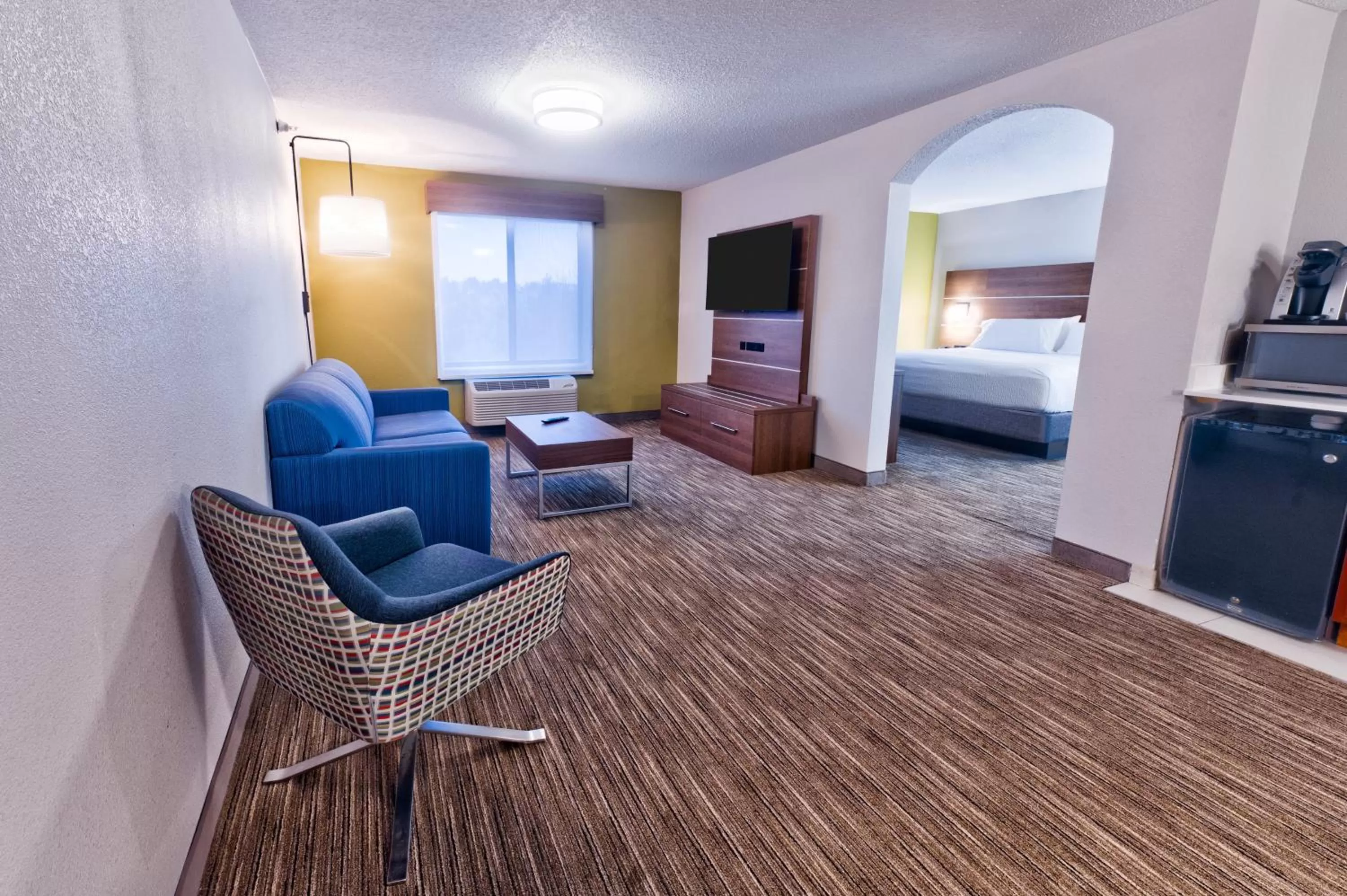 Photo of the whole room, Bed in Holiday Inn Express Hotel & Suites Goshen by IHG