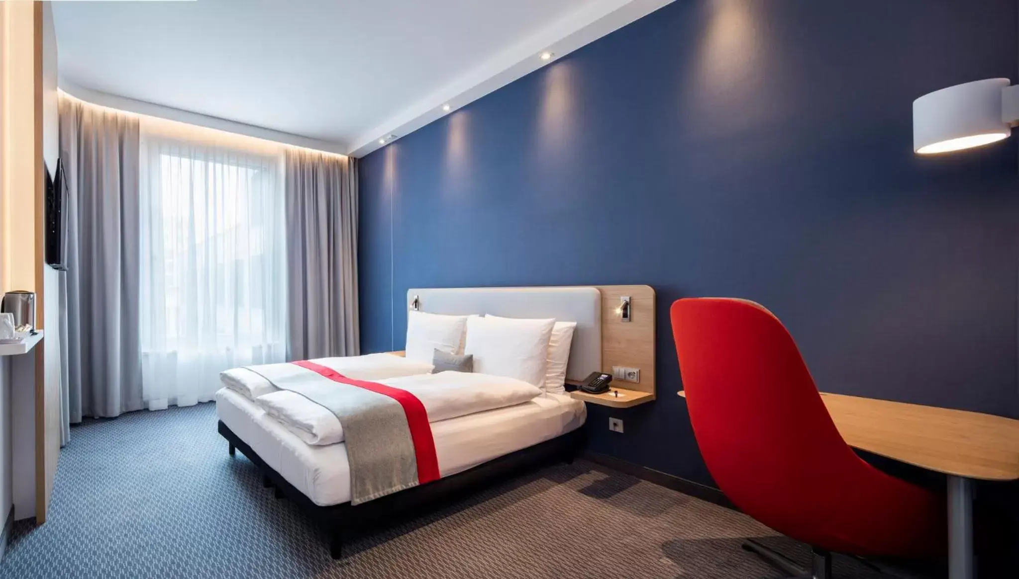 Photo of the whole room, Bed in Holiday Inn Express Munich City West, an IHG Hotel