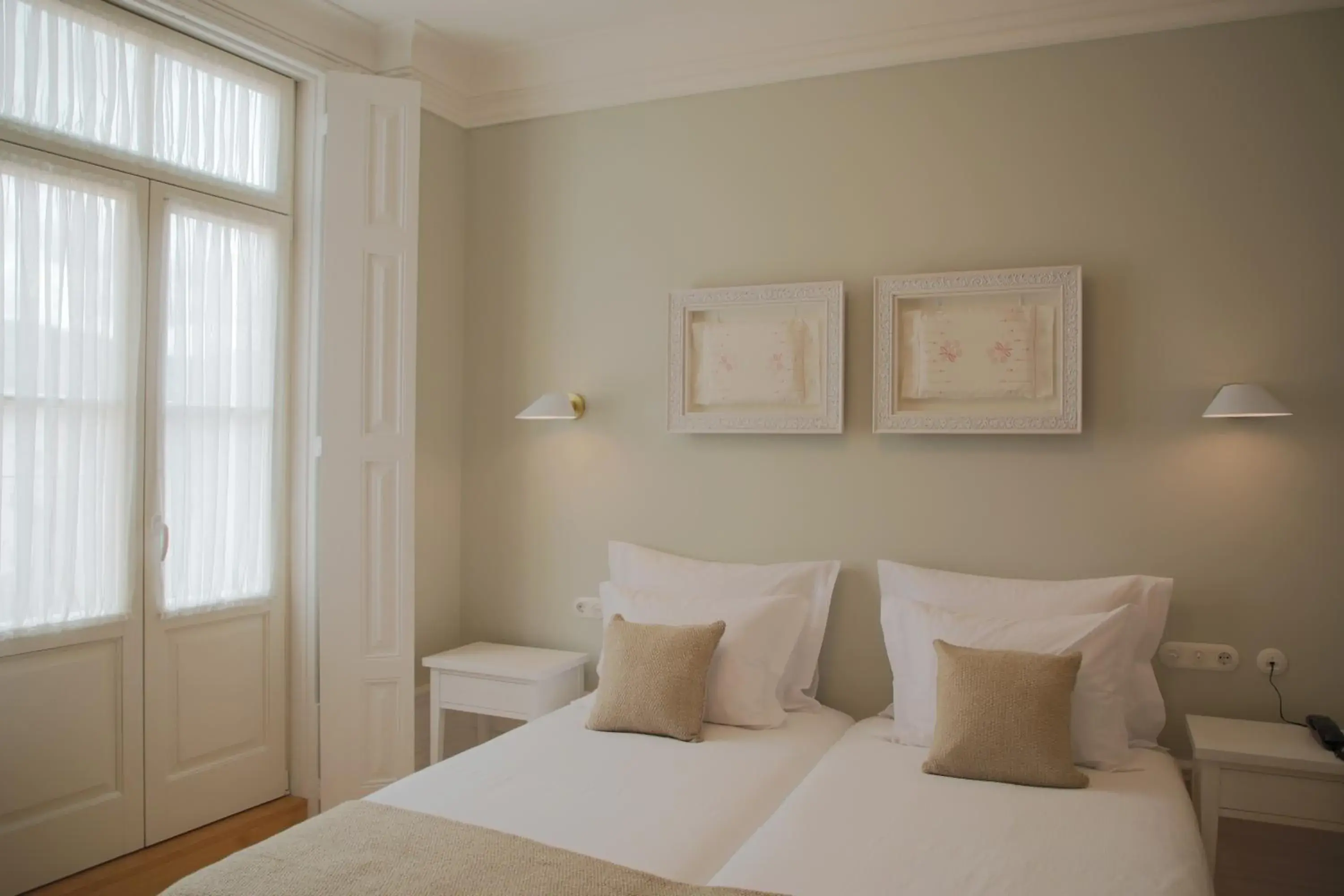 Toilet, Bed in Original Douro Hotel Toilet, Bed in Original Douro Hotel