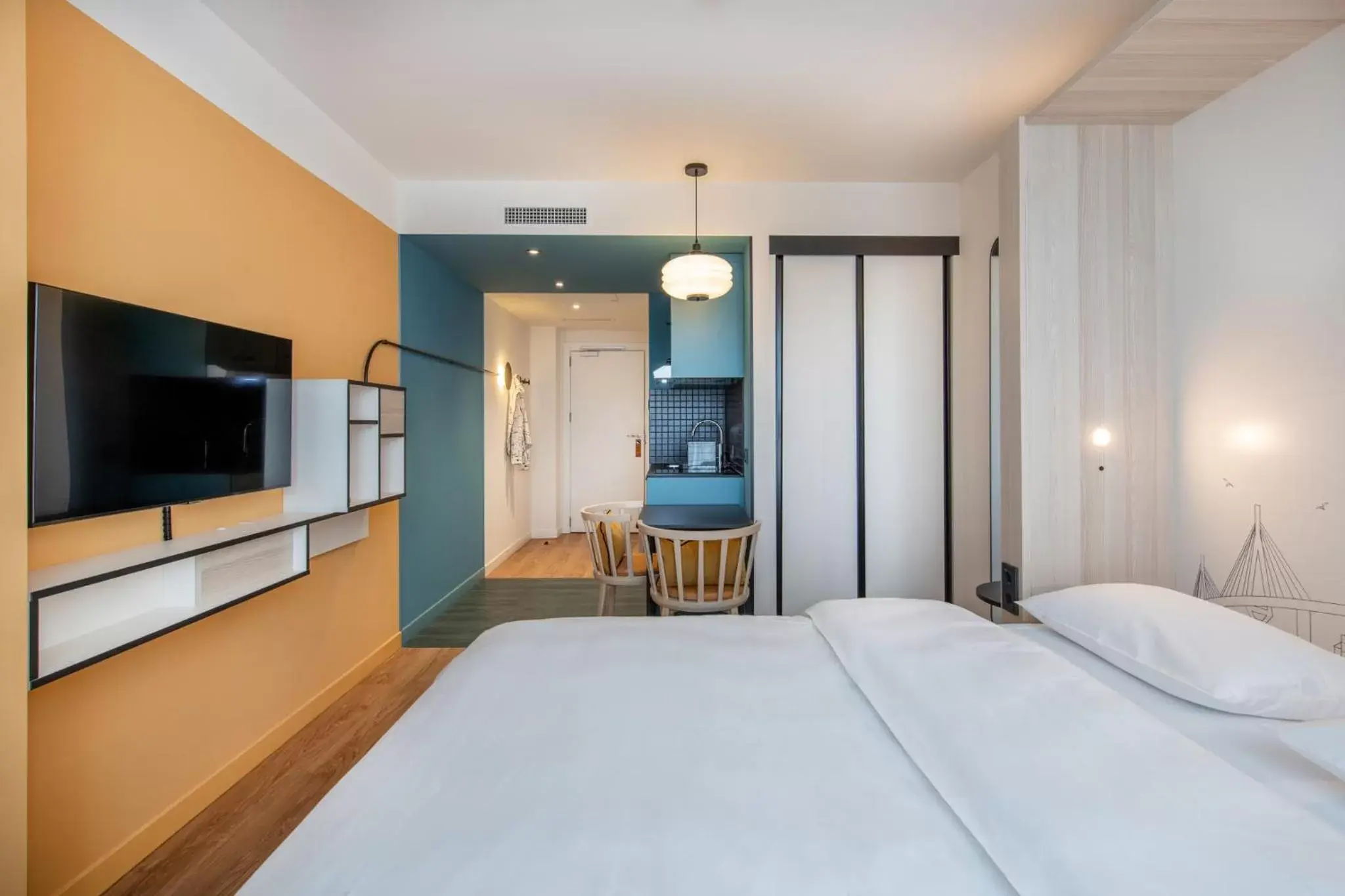 Photo of the whole room, Bed in Aparthotel Adagio access Hamburg