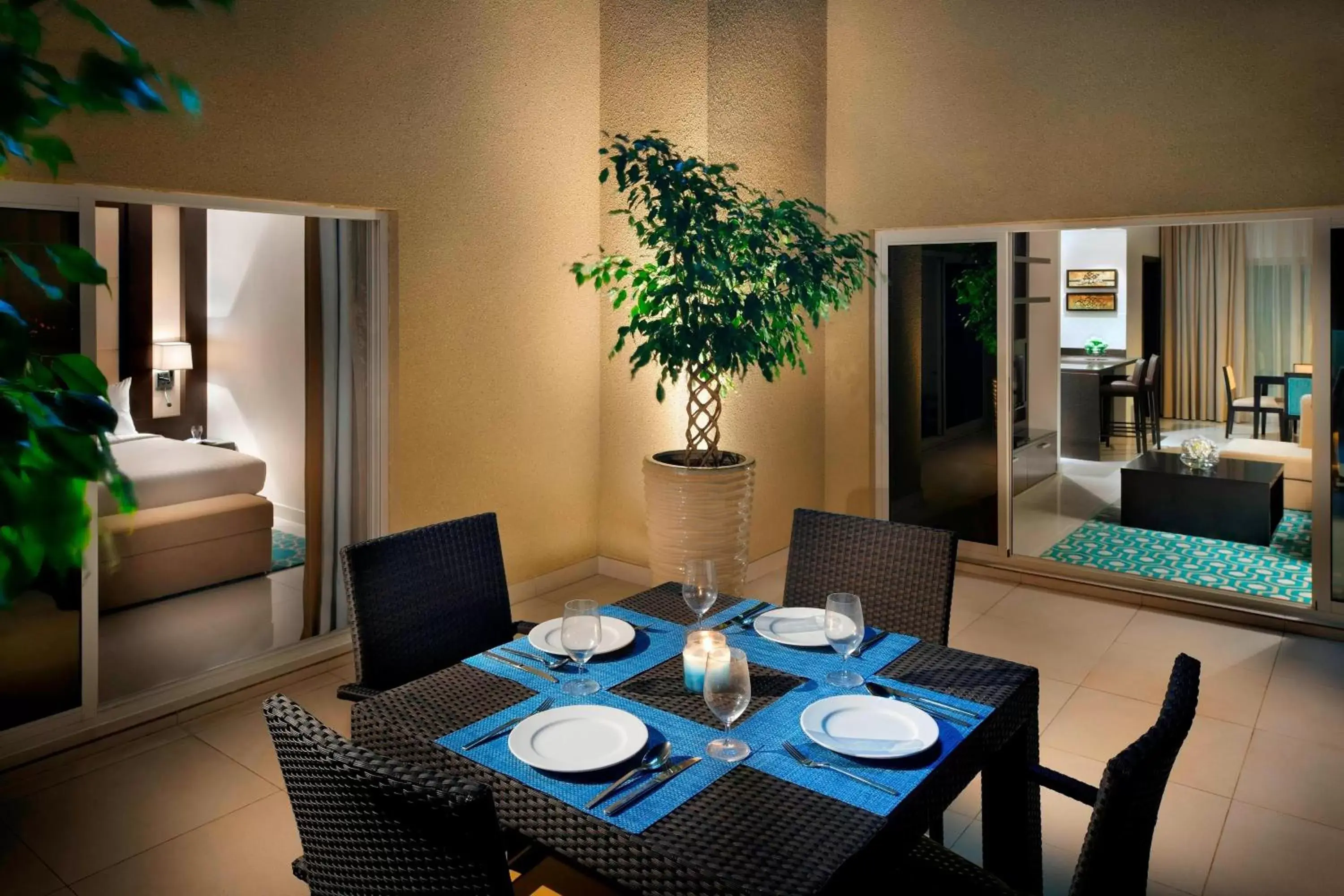 Bedroom, Restaurant/Places to Eat in Residence Inn by Marriott Manama Juffair