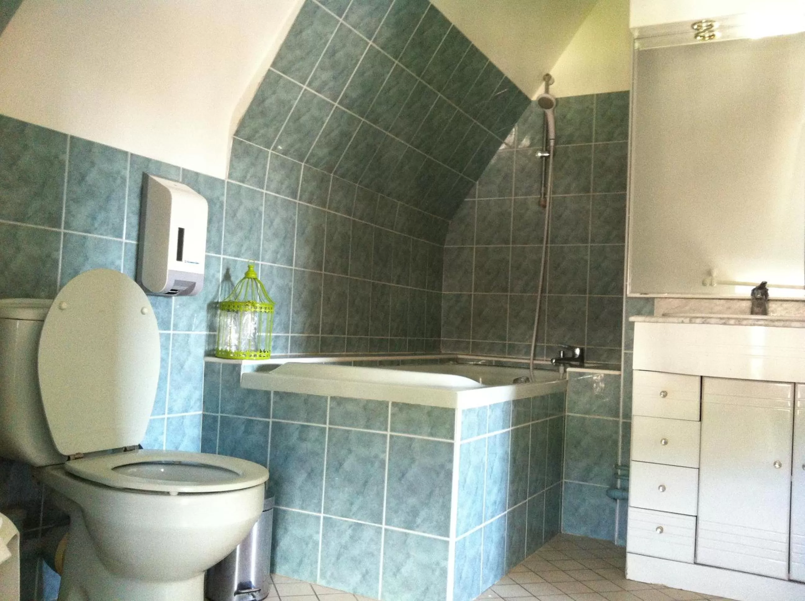 Standard Twin Room - single occupancy in Auberge du Puits