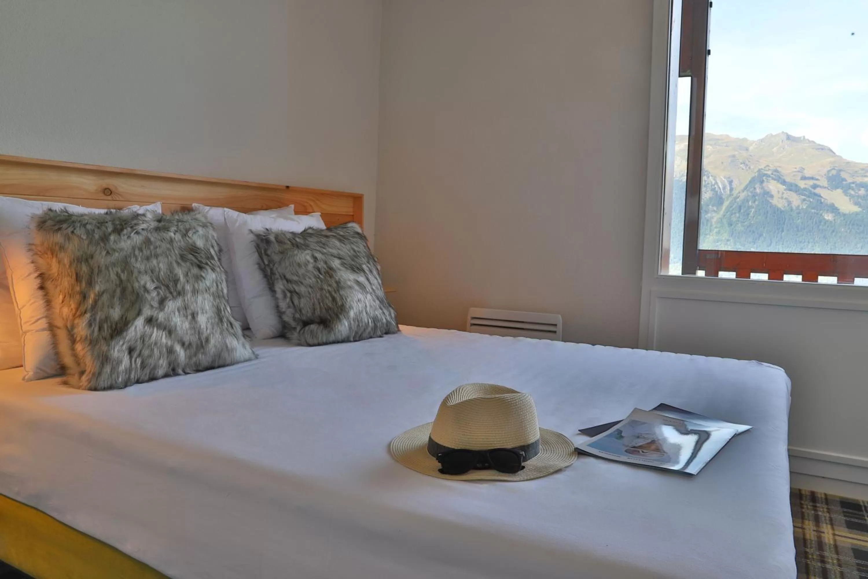 Bedroom, Bed in SOWELL Family La Lauzière