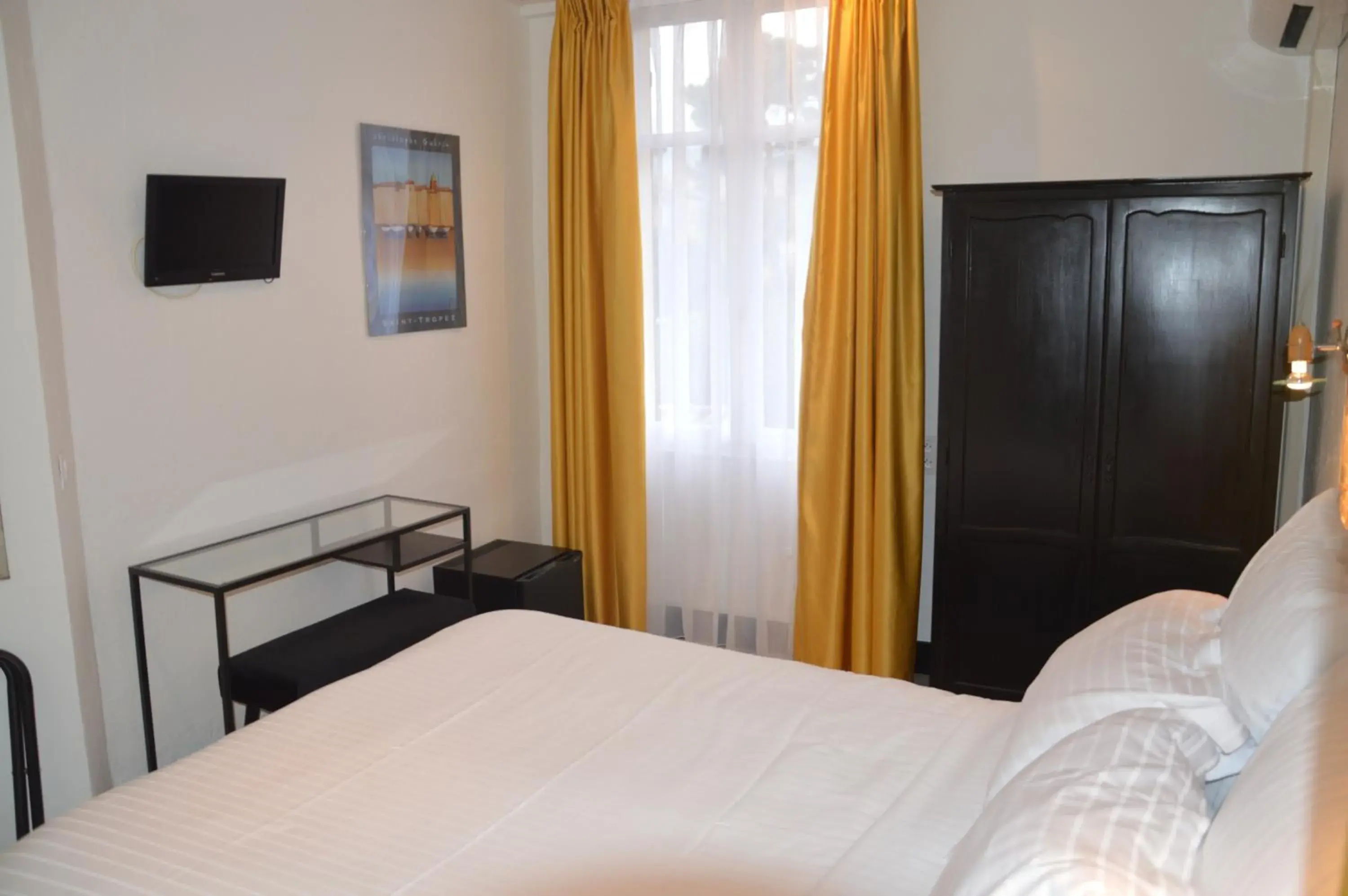 Bed in Hotel le Castellamar