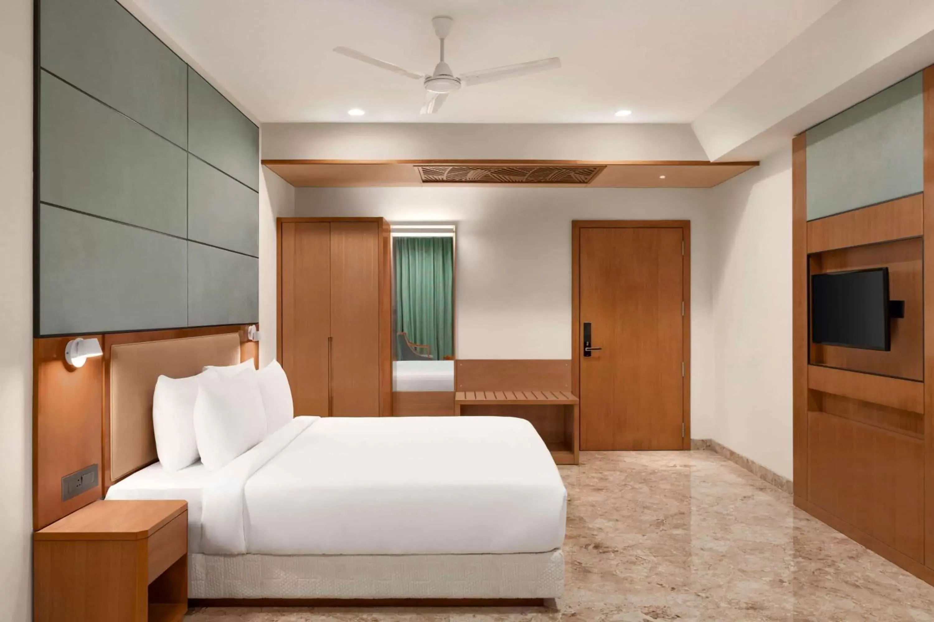 1 King Bed, Mobility Accessible Room, Roll-In Shower, Non-Smoking - single occupancy in Howard Johnson by Wyndham Udaipur Roop Nagar 1 King Bed, Mobility Accessible Room, Roll-In Shower, Non-Smoking - single occupancy in Howard Johnson by Wyndham Udaipur Roop Nagar