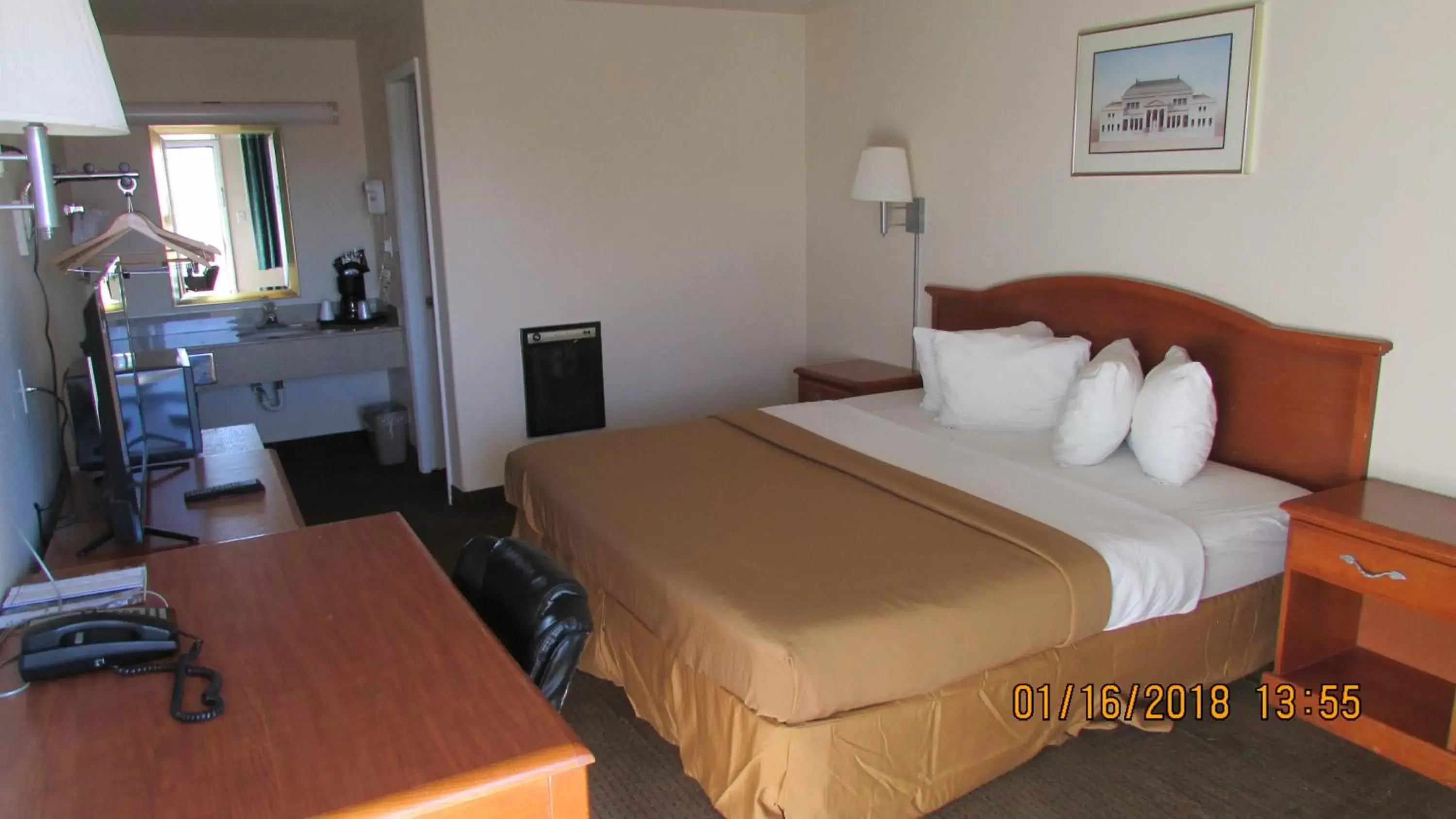 Bed in Western Inn - Green River Bed in Western Inn - Green River