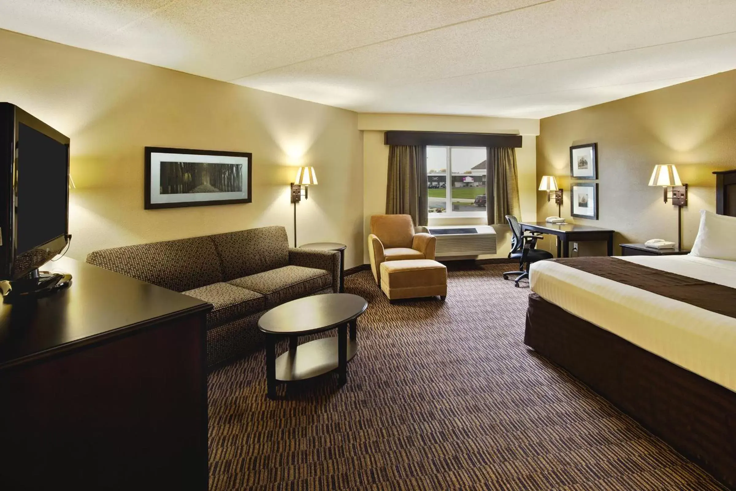 Photo of the whole room, Seating Area in AmericInn by Wyndham Beaver Dam