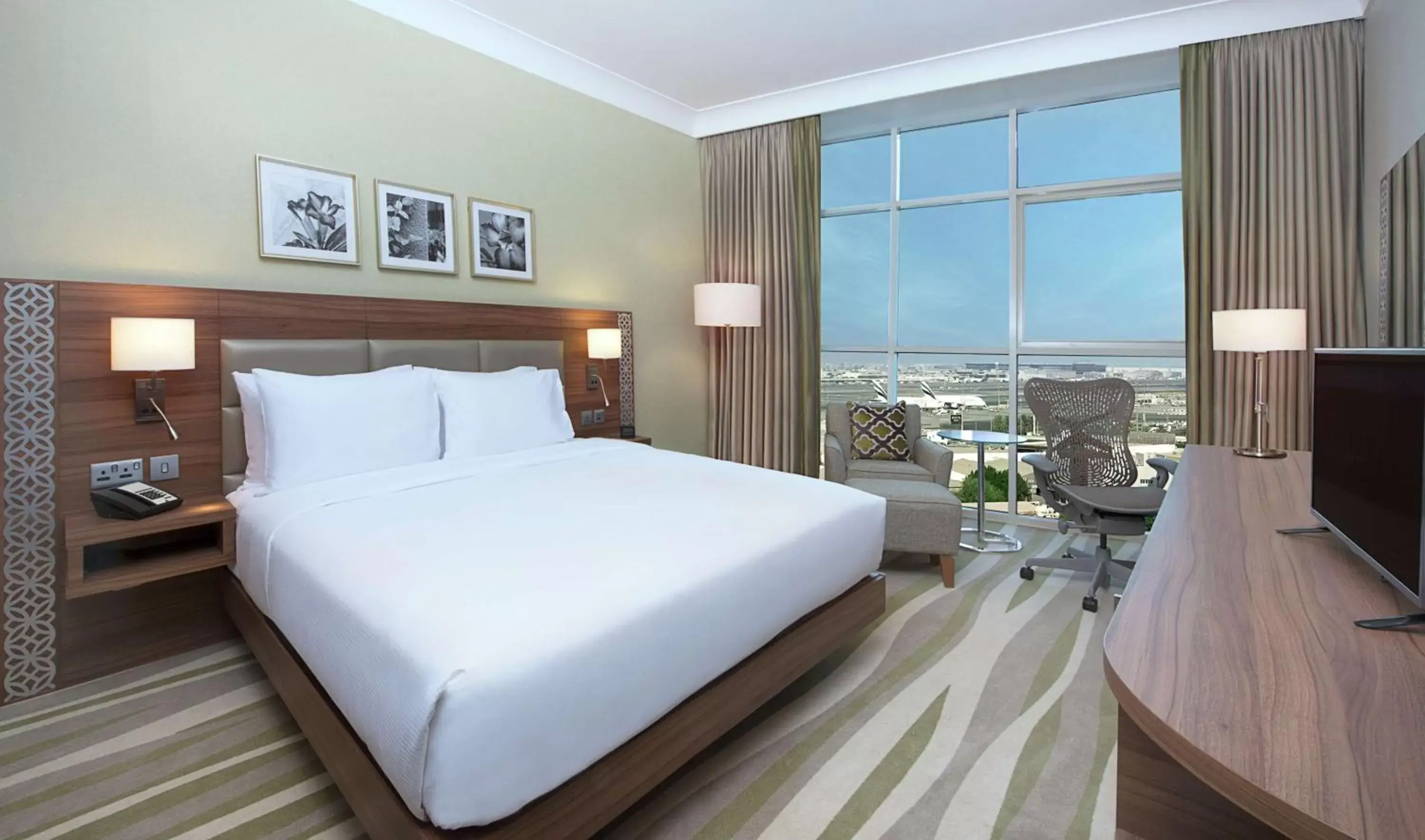 Bed in Hilton Garden Inn Dubai Al Muraqabat - Deira