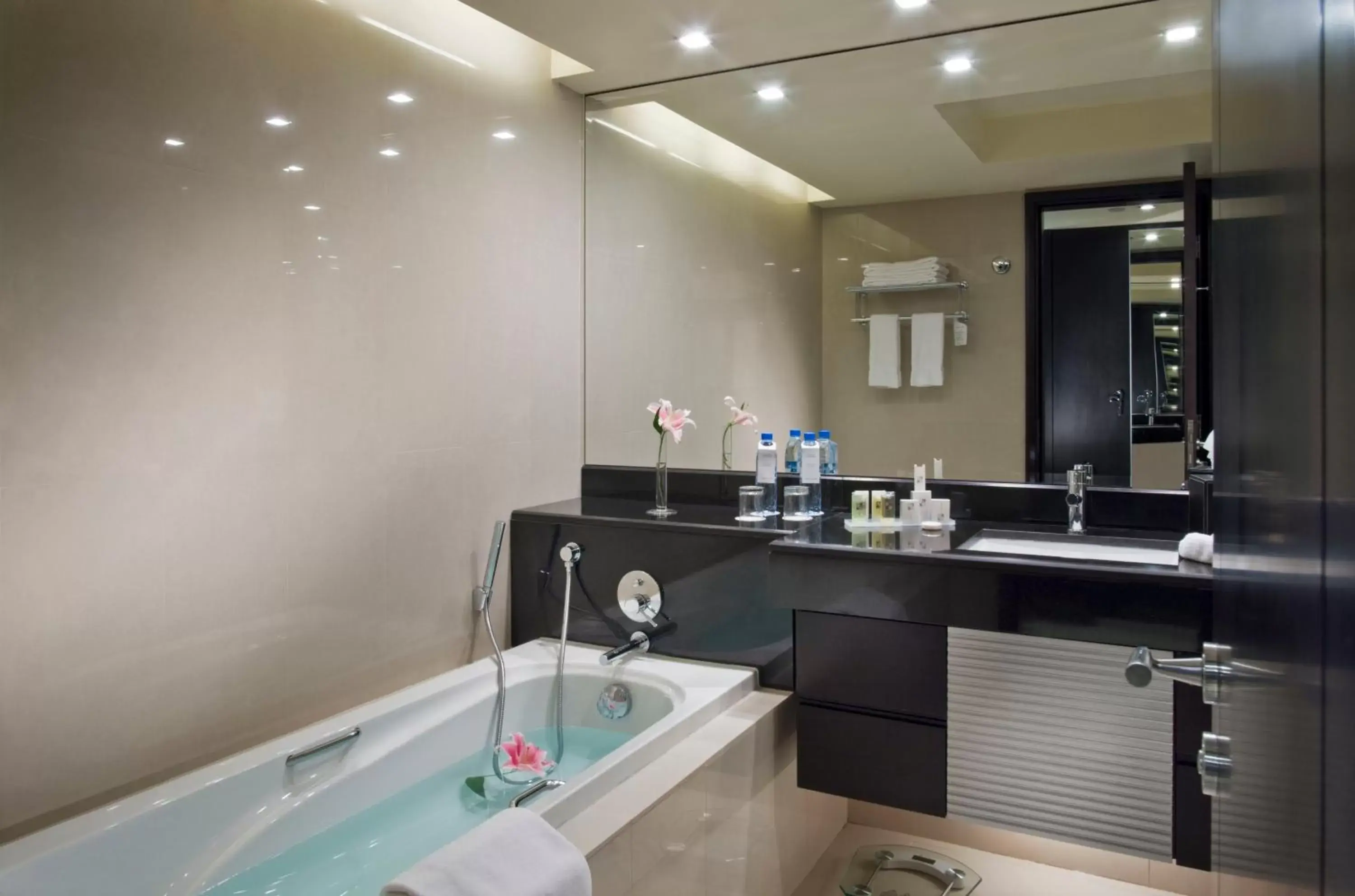 Bathroom in Mercure Gold Hotel, Jumeirah, Dubai