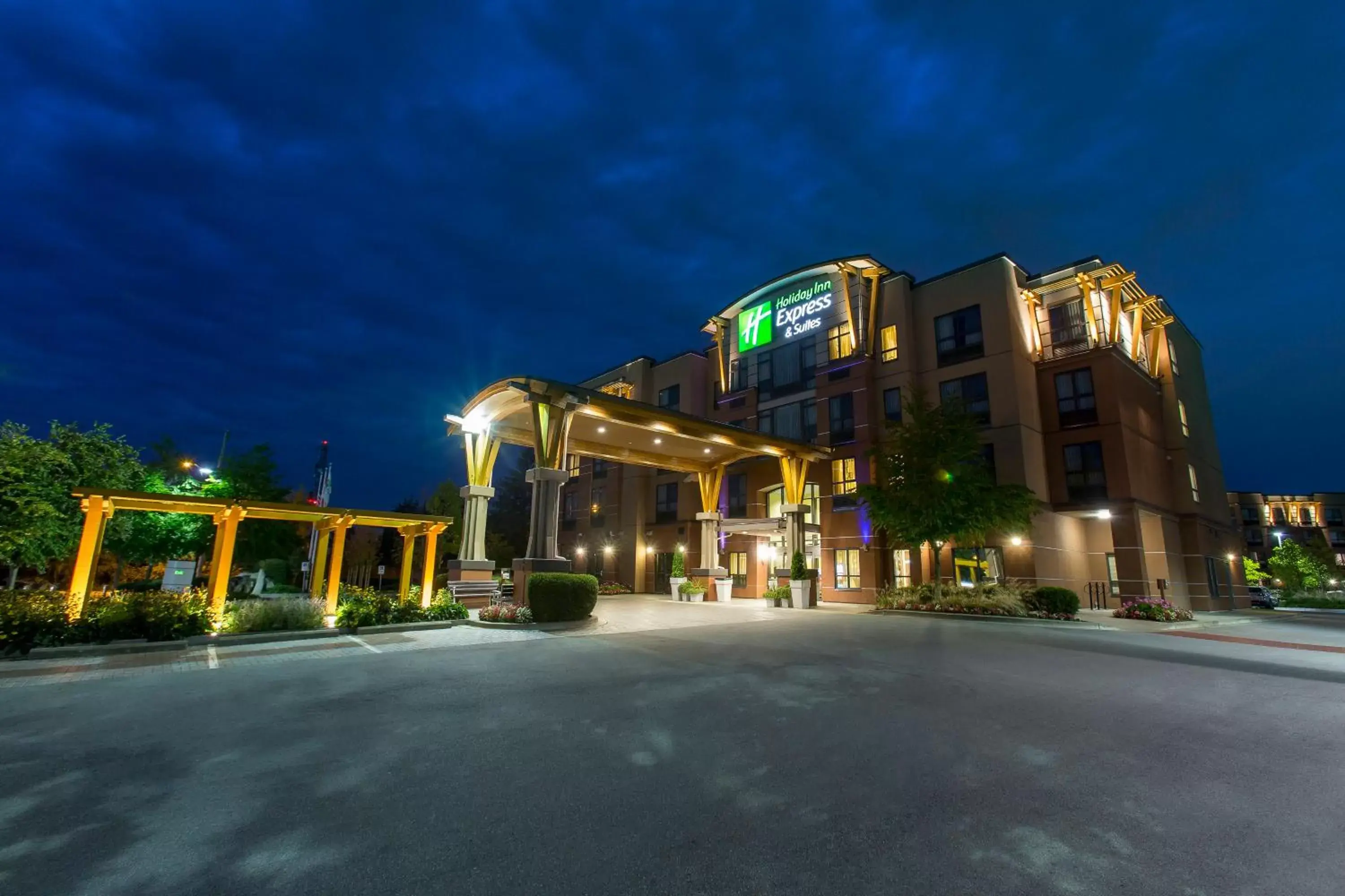 Property Building in Holiday Inn Express & Suites Riverport Richmond, an IHG Hotel