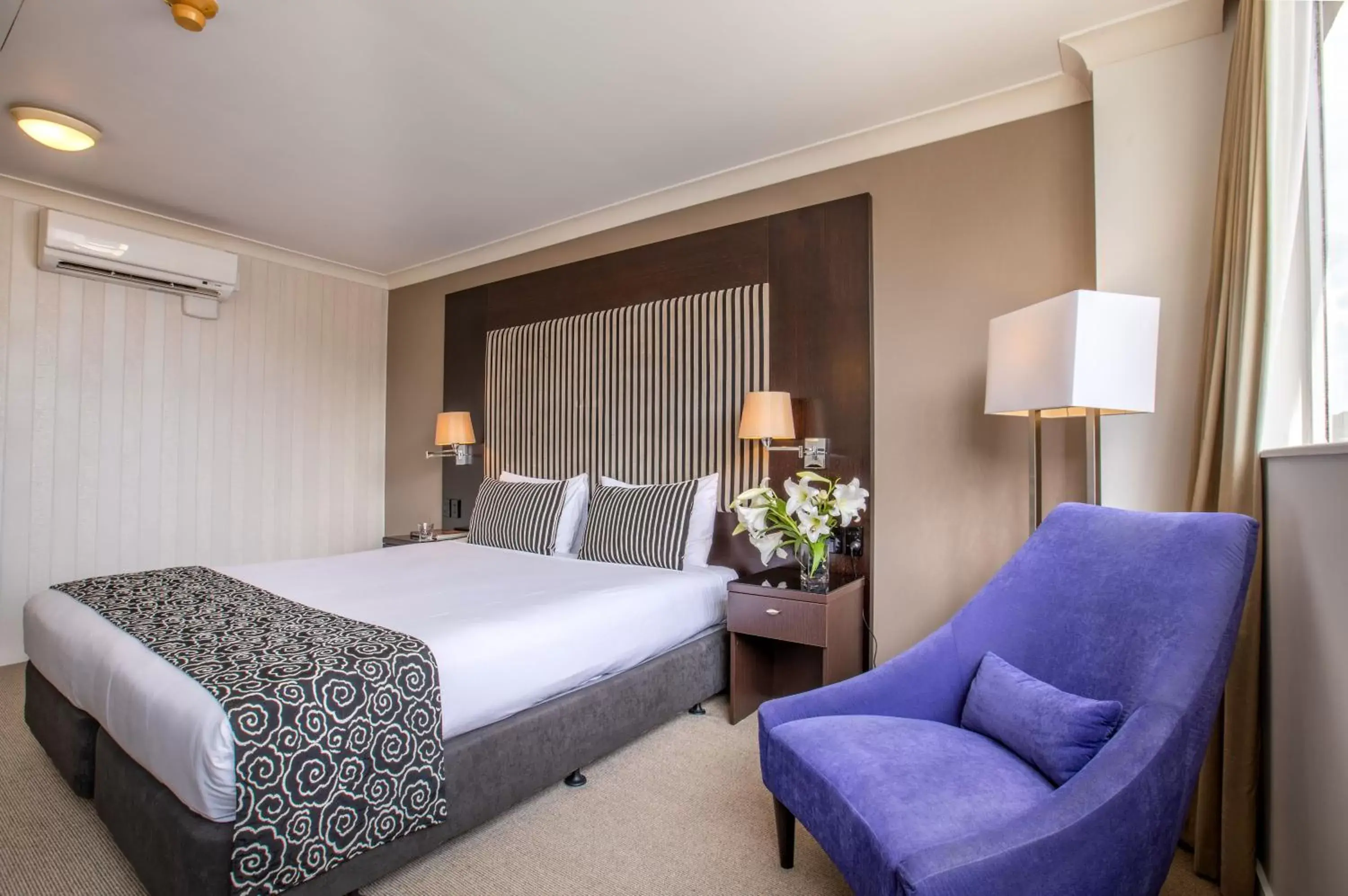Bed in Mercure Wellington Abel Tasman Hotel
