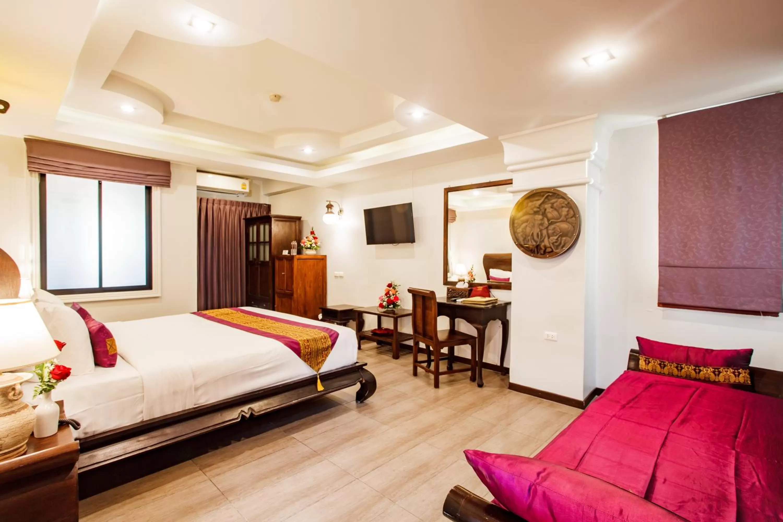 TV and multimedia, Bed in Raming Lodge Hotel