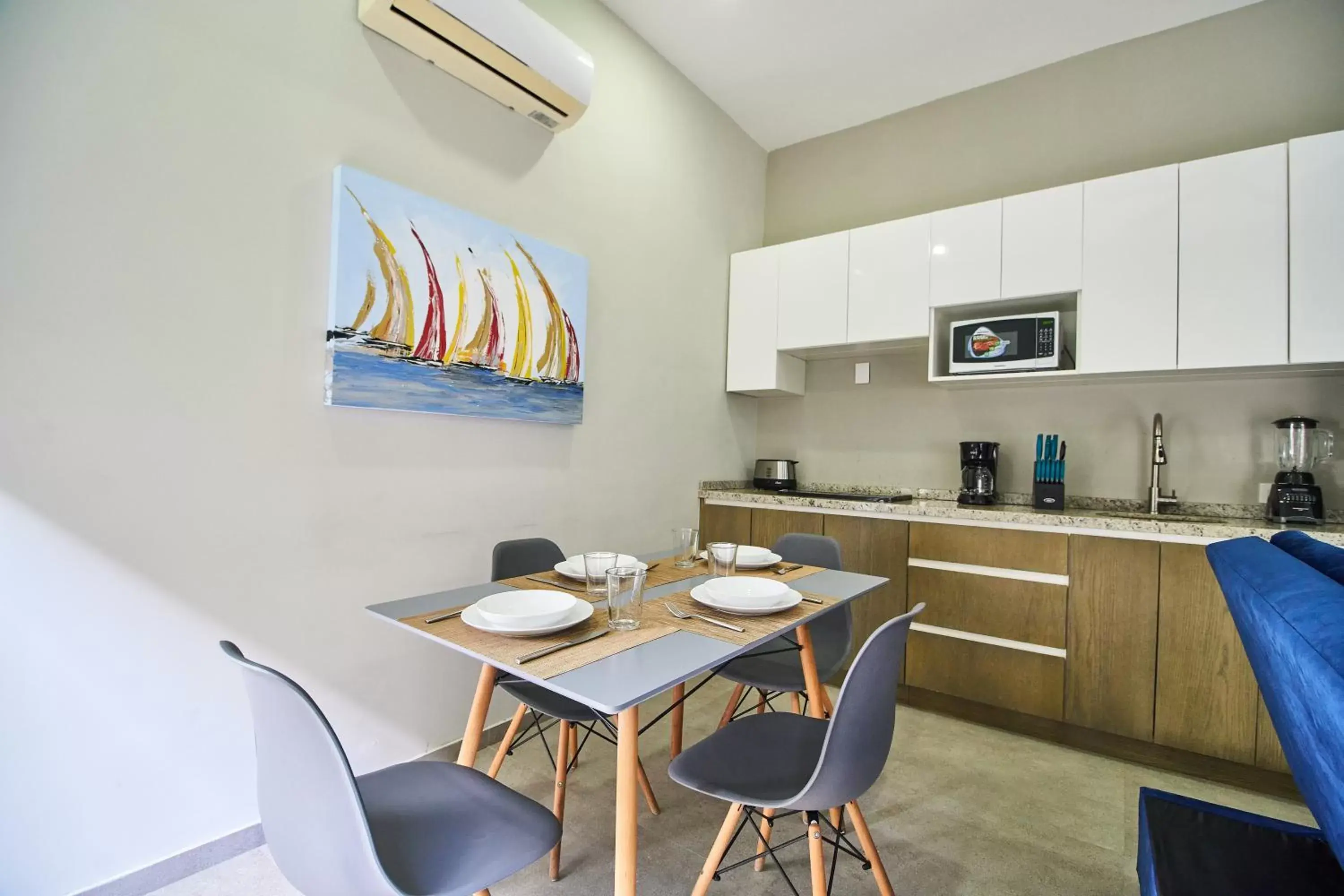 Kitchen or kitchenette, Dining Area in Torre 42 Playa del Carmen by Lockey