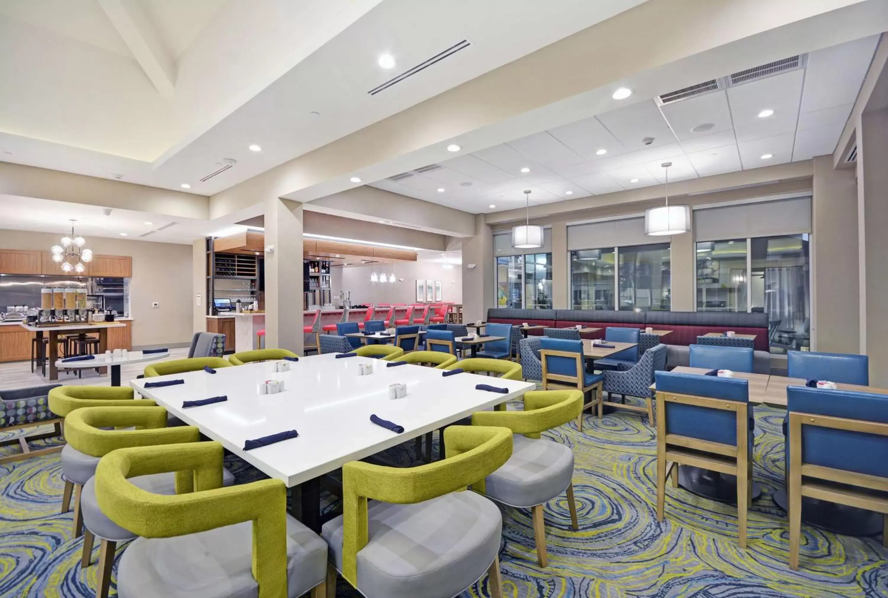 Dining area in Hilton Garden Inn Houston Hobby Airport