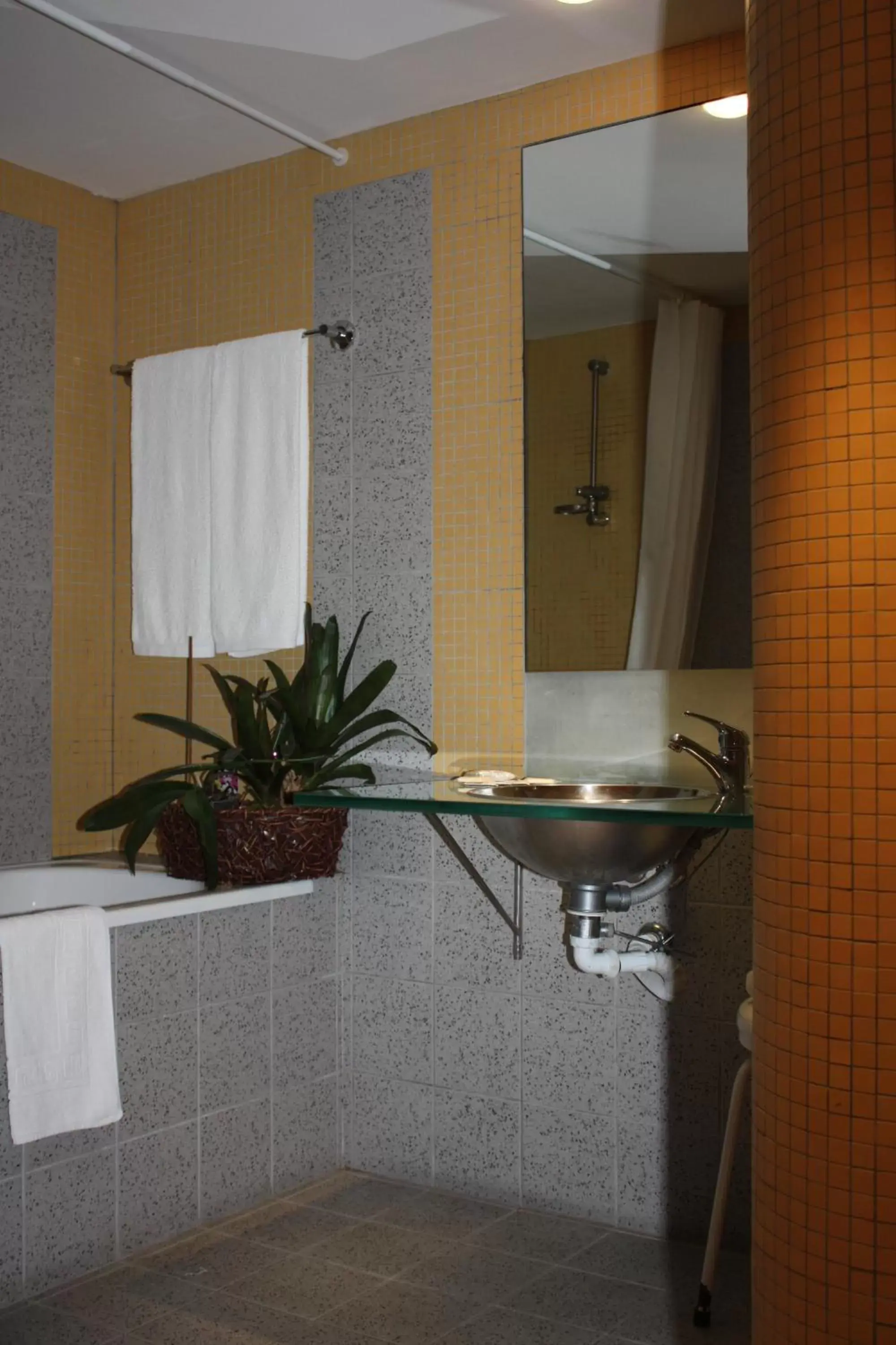 Bathroom in Hotel das Taipas