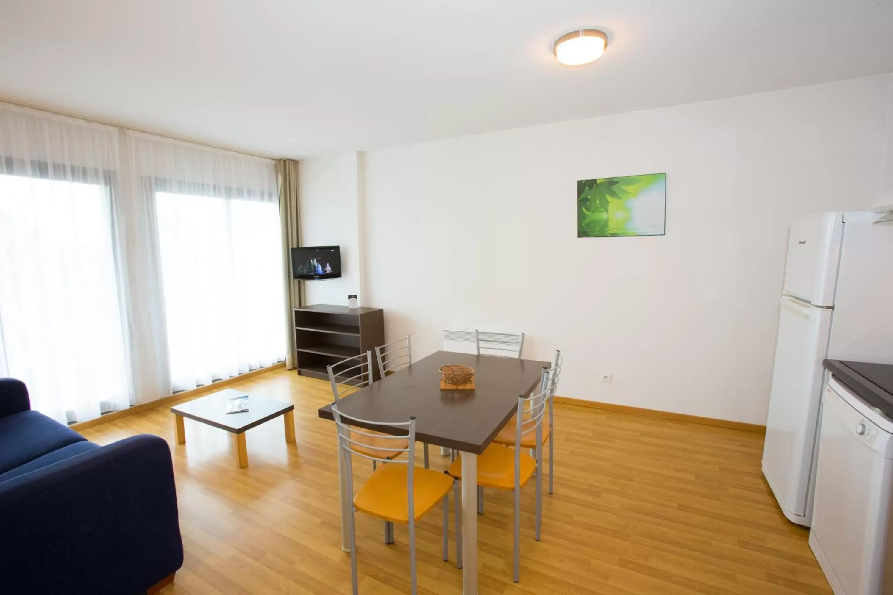 Photo of the whole room, Dining Area in All Suites La Teste – Bassin d’Arcachon