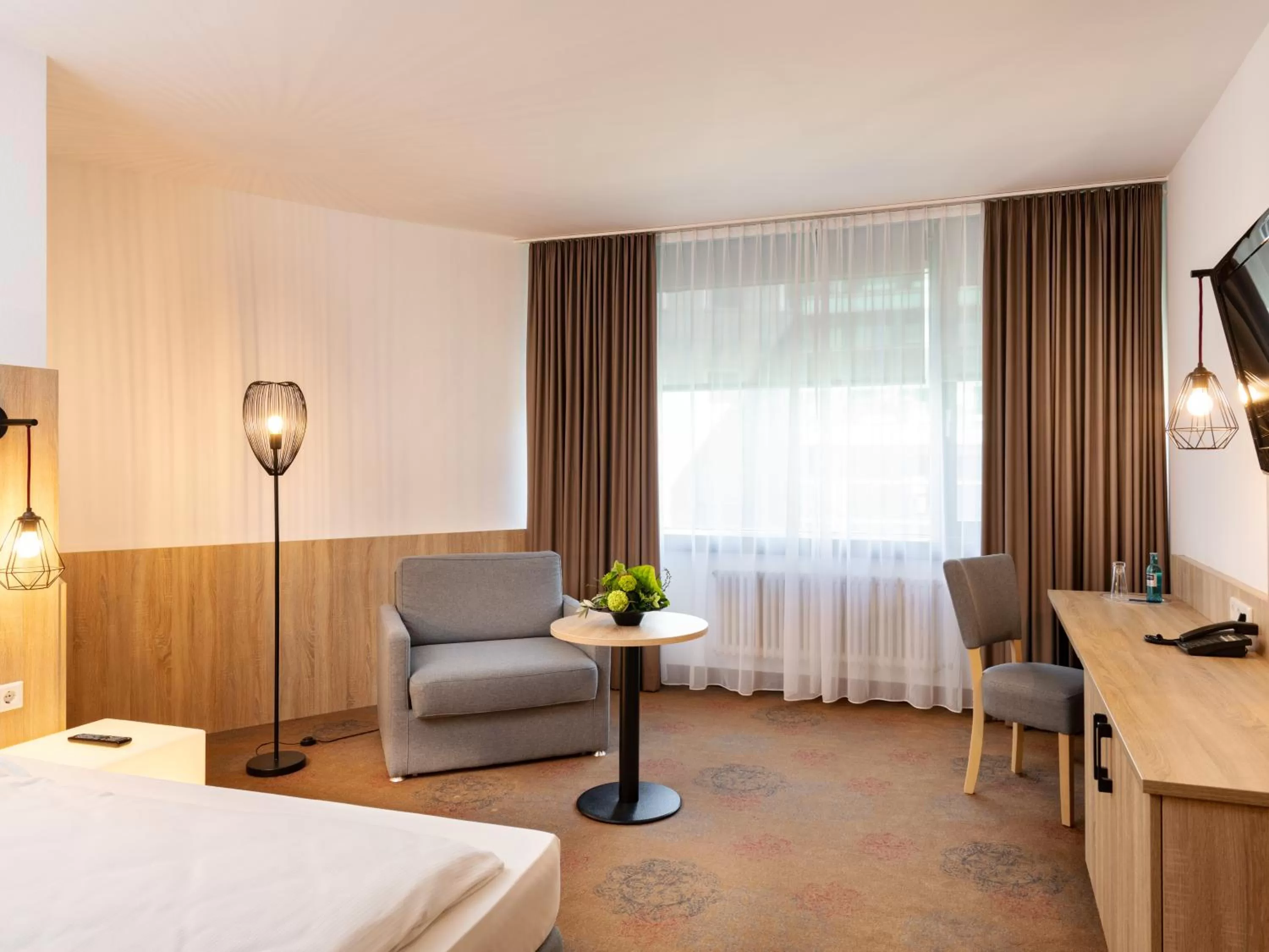 Living room, Bed in Plaza Hotel & Living Frankfurt