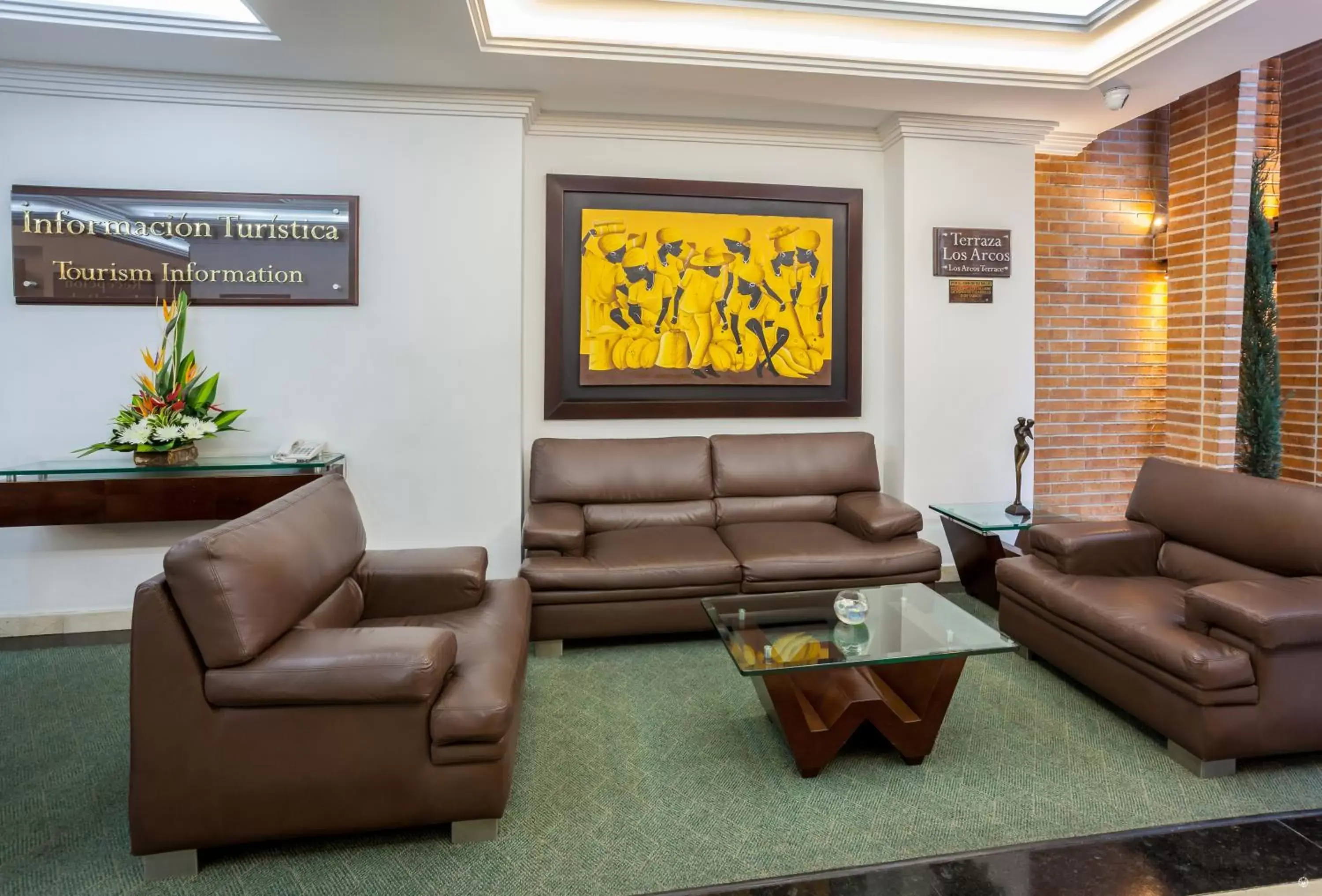 Living room, Seating Area in Hotel Embassy Park