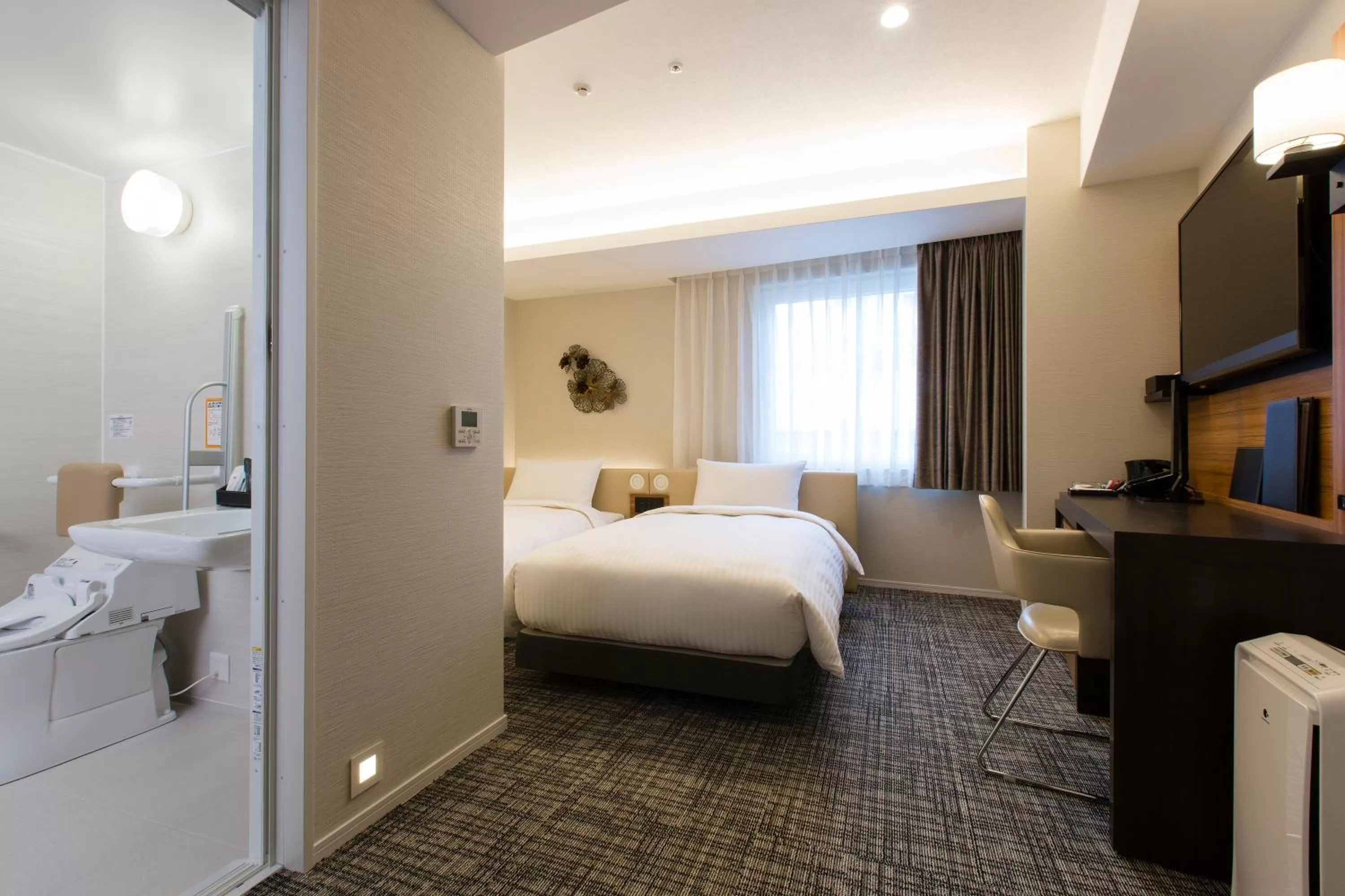 Photo of the whole room, Bed in Premier Hotel -CABIN PRESIDENT- Osaka