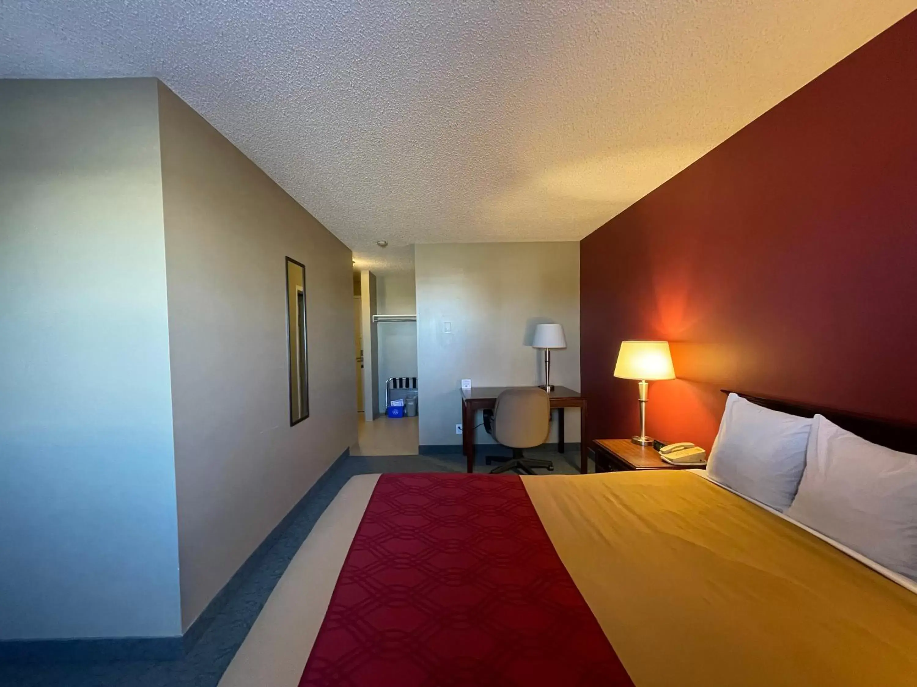 Photo of the whole room, Bed in Travelodge by Wyndham Fort St John