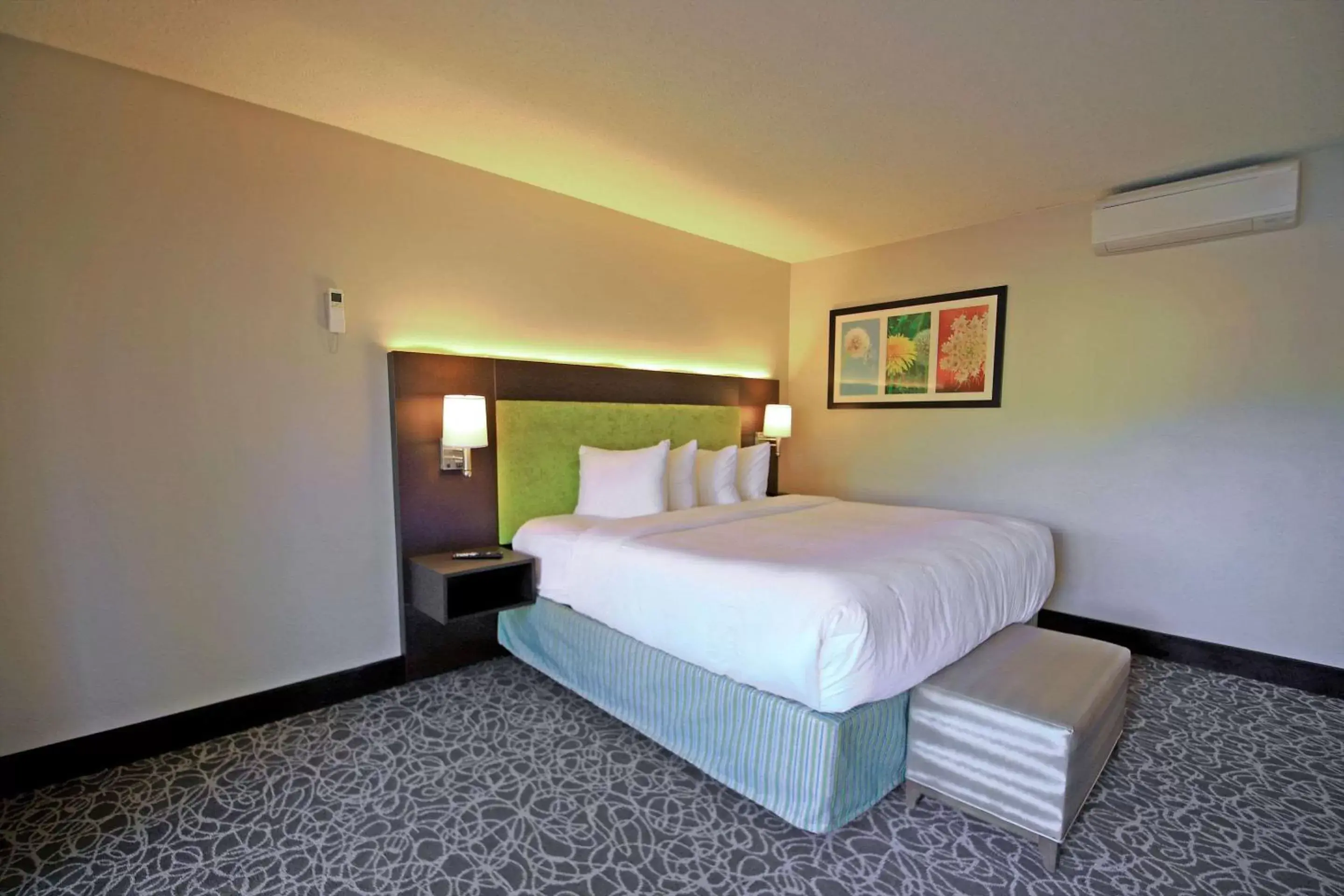 Bed in El Sendero Inn, Ascend Hotel Collection