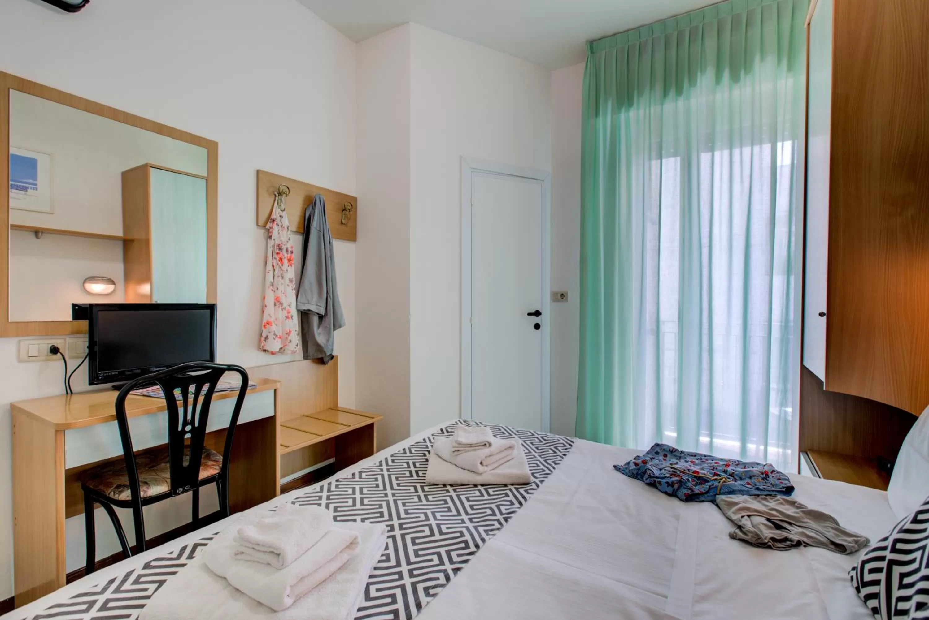 Communal lounge/ TV room, Bed in Hotel Christian Ideale Per Famiglie