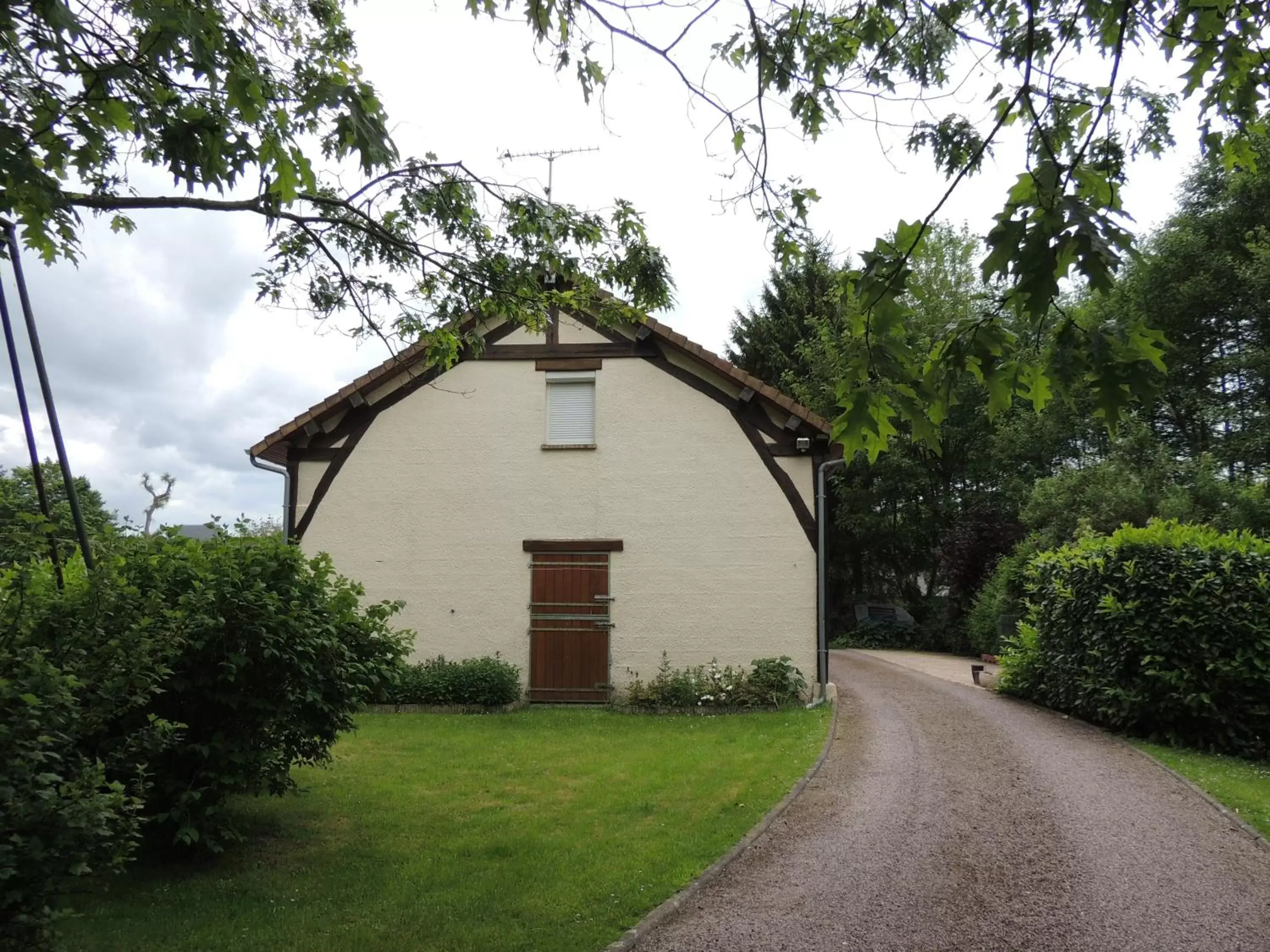 Property Building in Chambre d'hôtes de Charleval