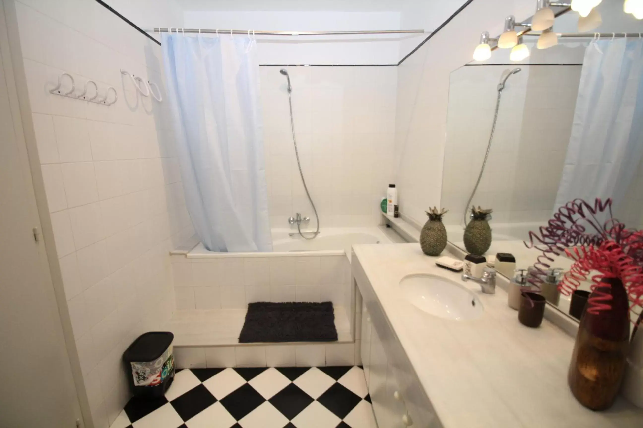 Bathroom in Rooms Aribau