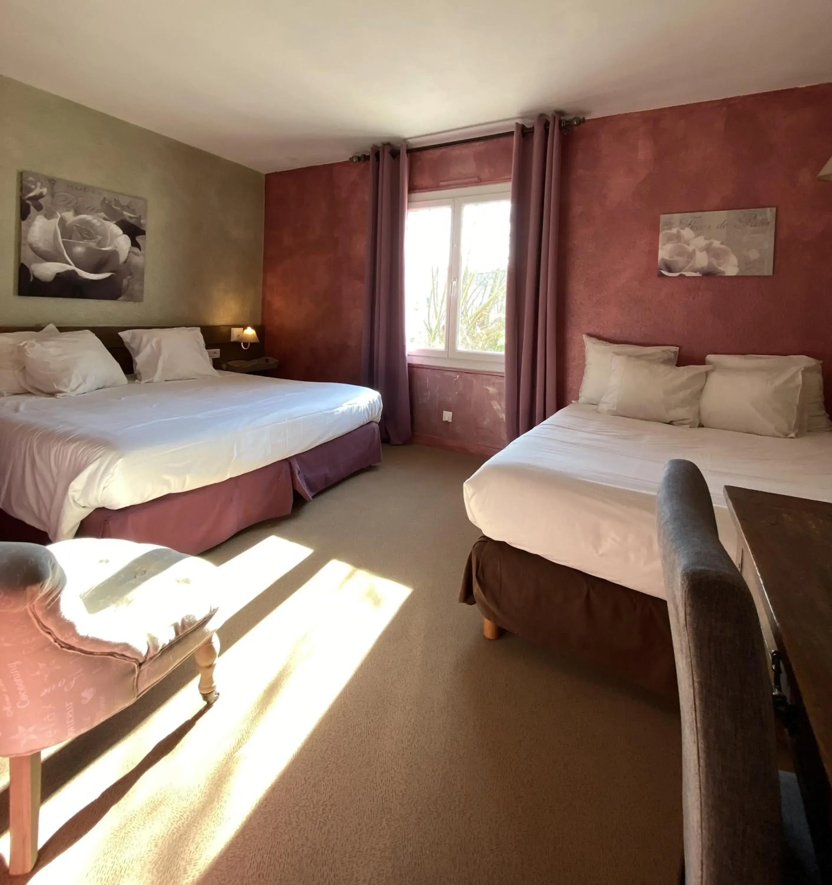 Bedroom, Bed in Logis Hotel Medieval, Montelimar Nord