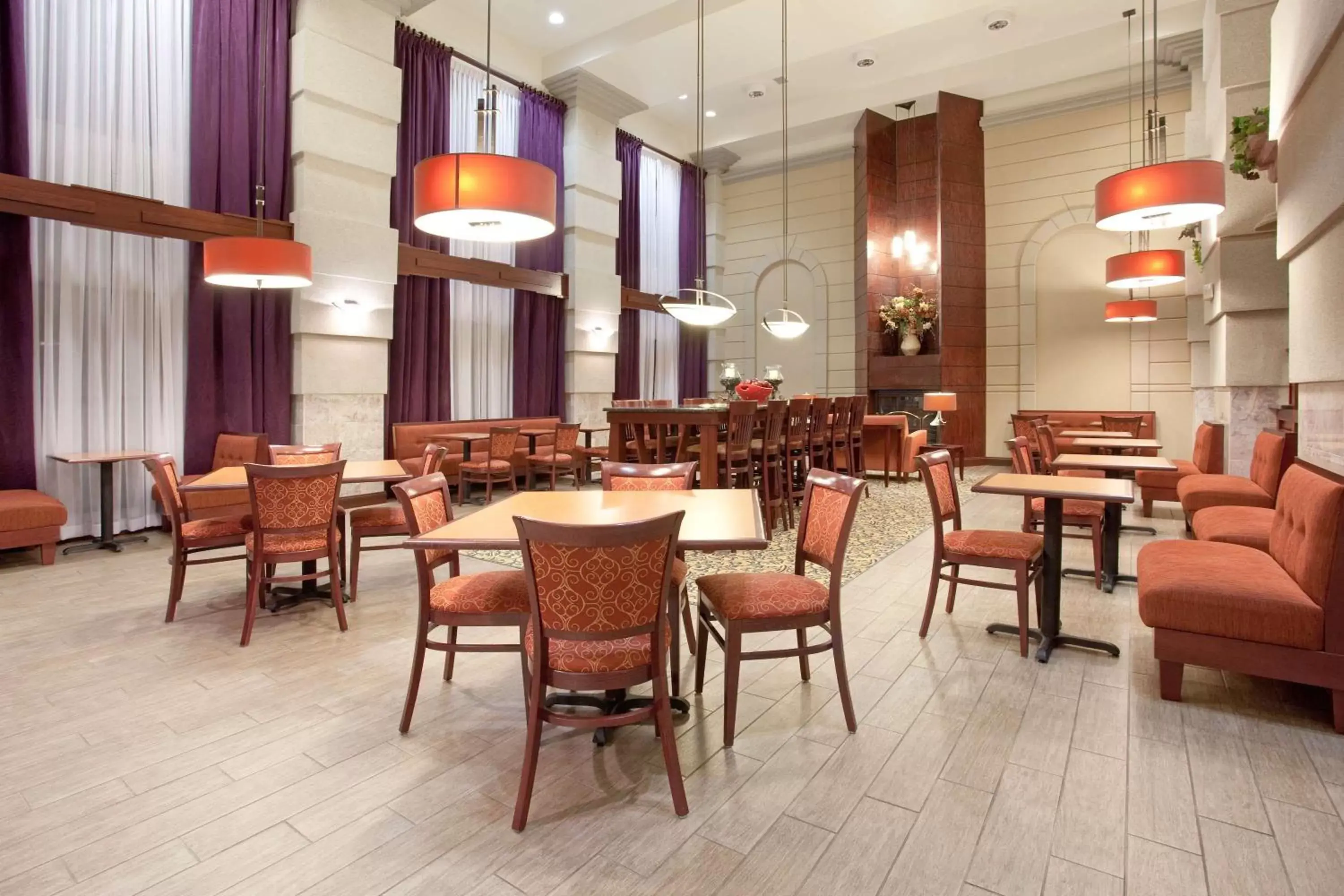 Restaurant/Places to Eat in Hampton Inn Bowling Green