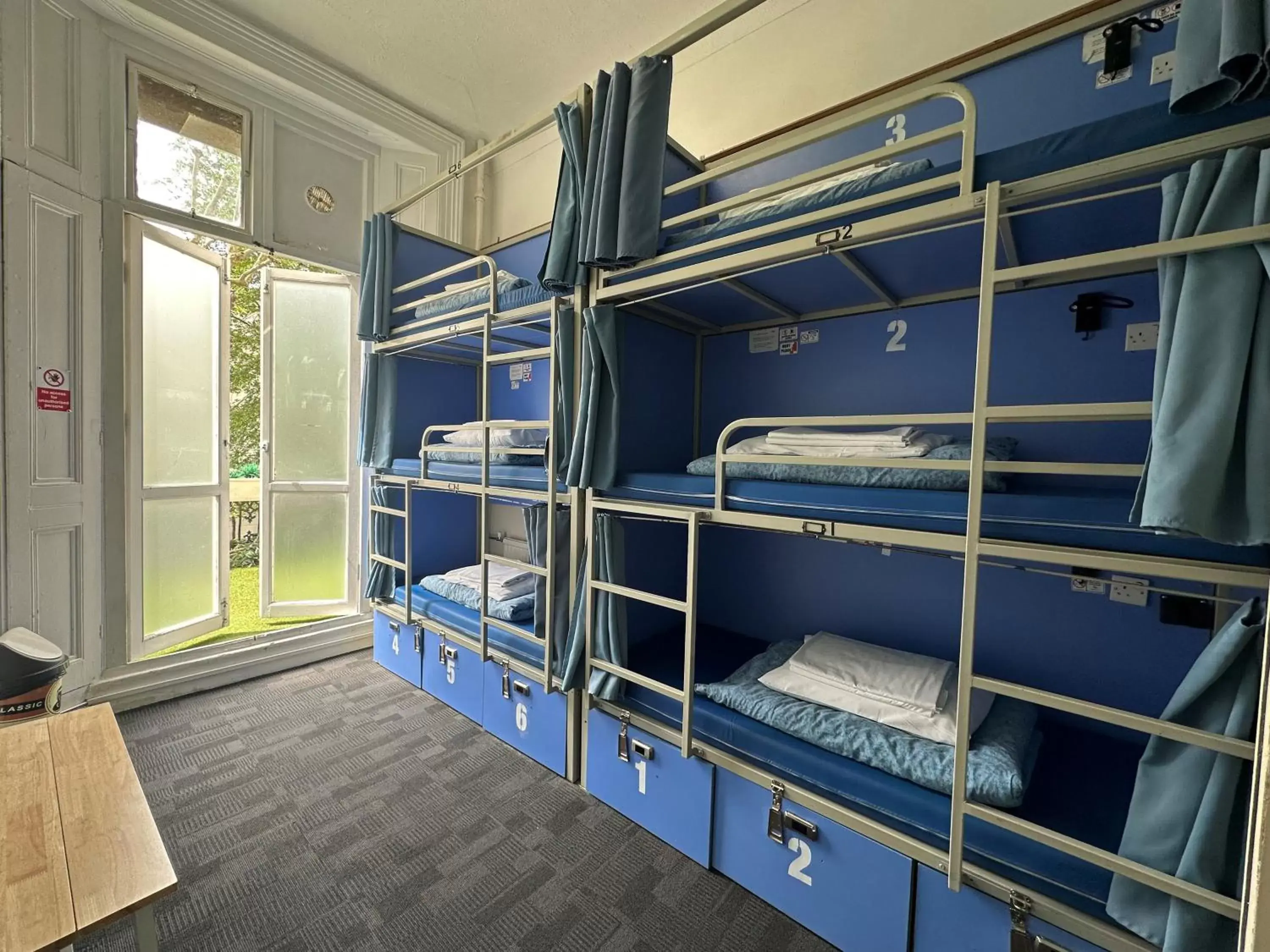 Bunk Bed in Smart Hyde Park Inn Hostel