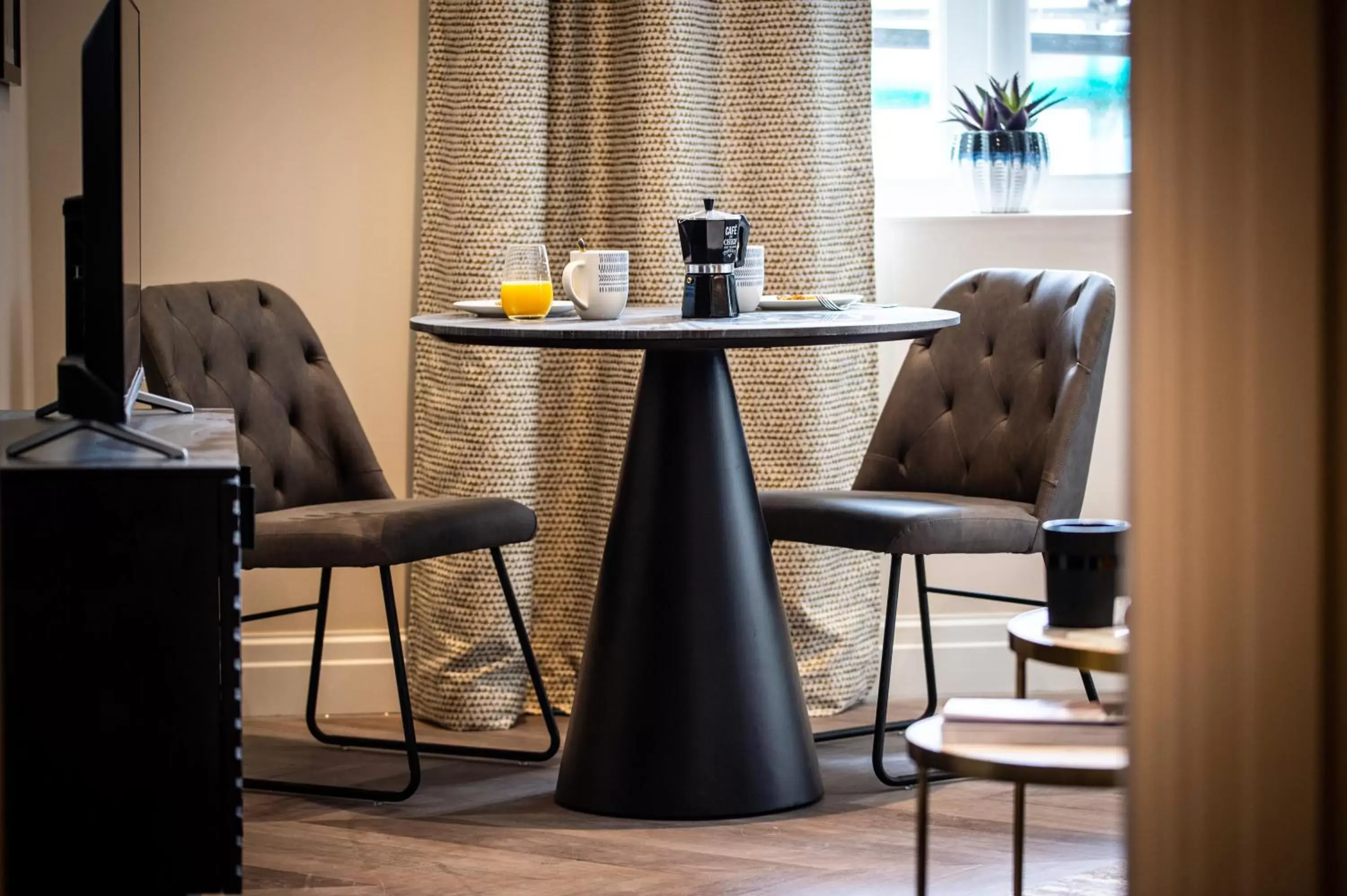 Dining area, Seating Area in The Gresham Aparthotel