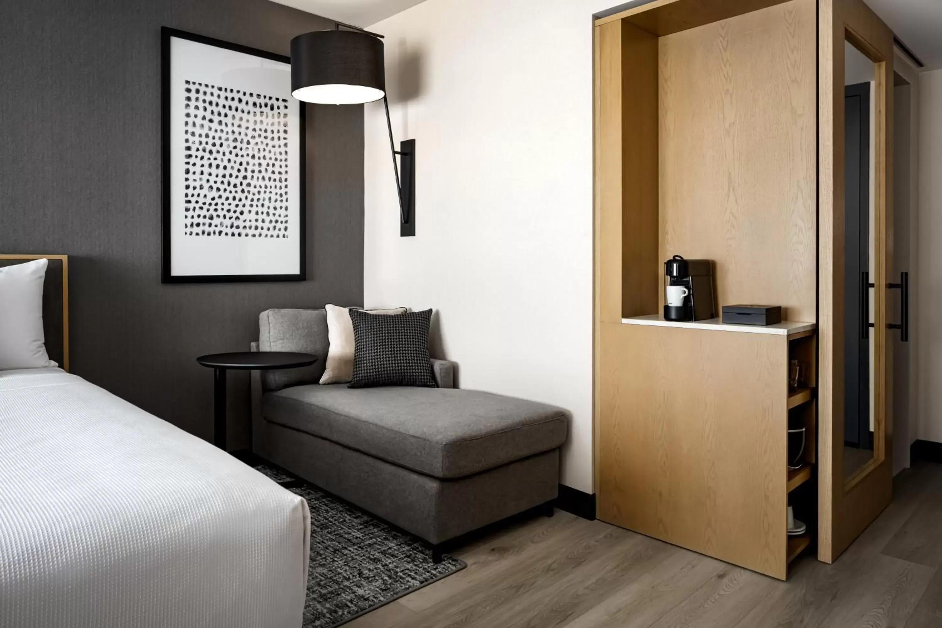 Bedroom, Seating Area in Hyatt Place Montreal - Downtown