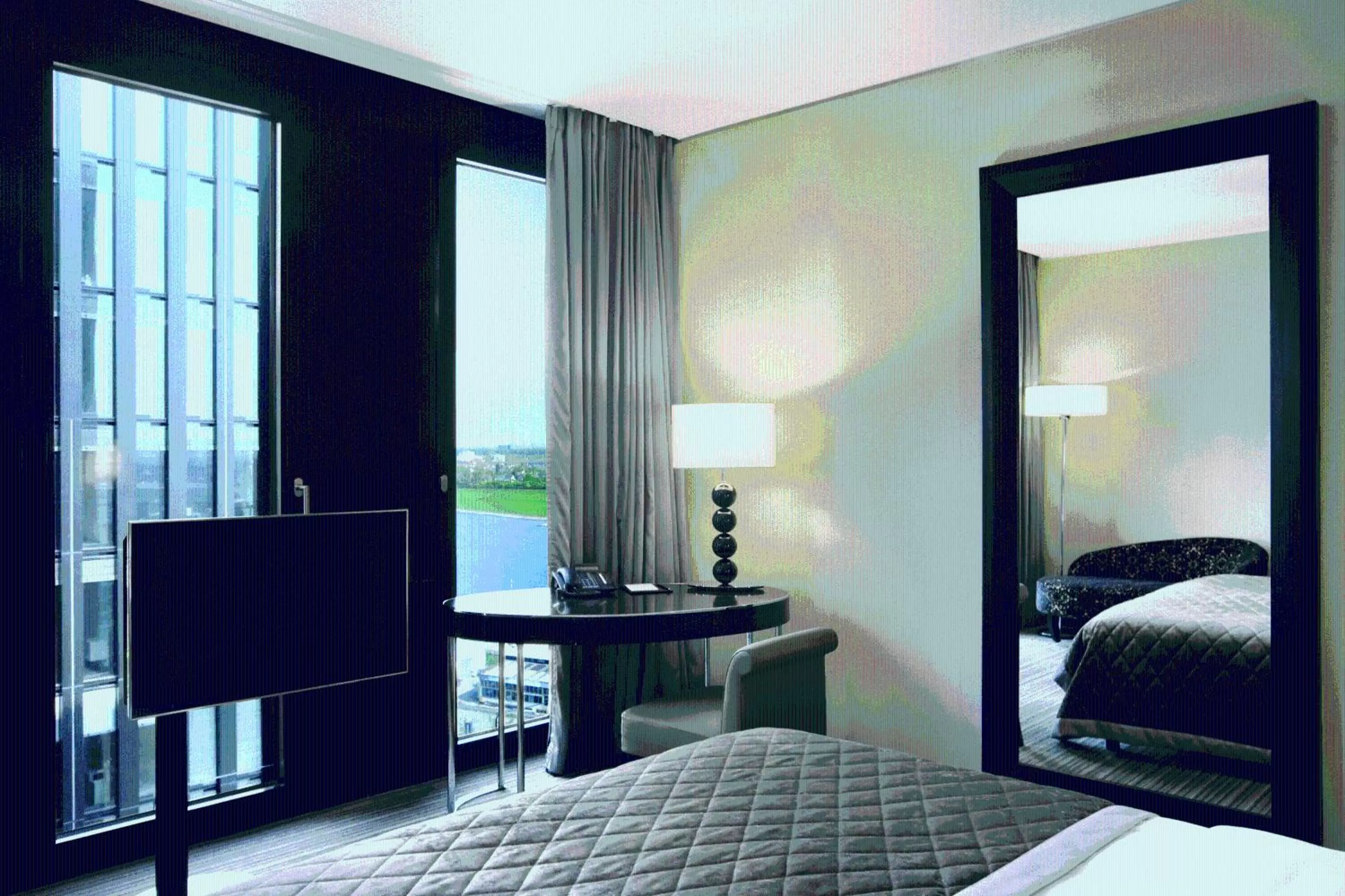 Deluxe King Room in Hyatt Regency Dusseldorf