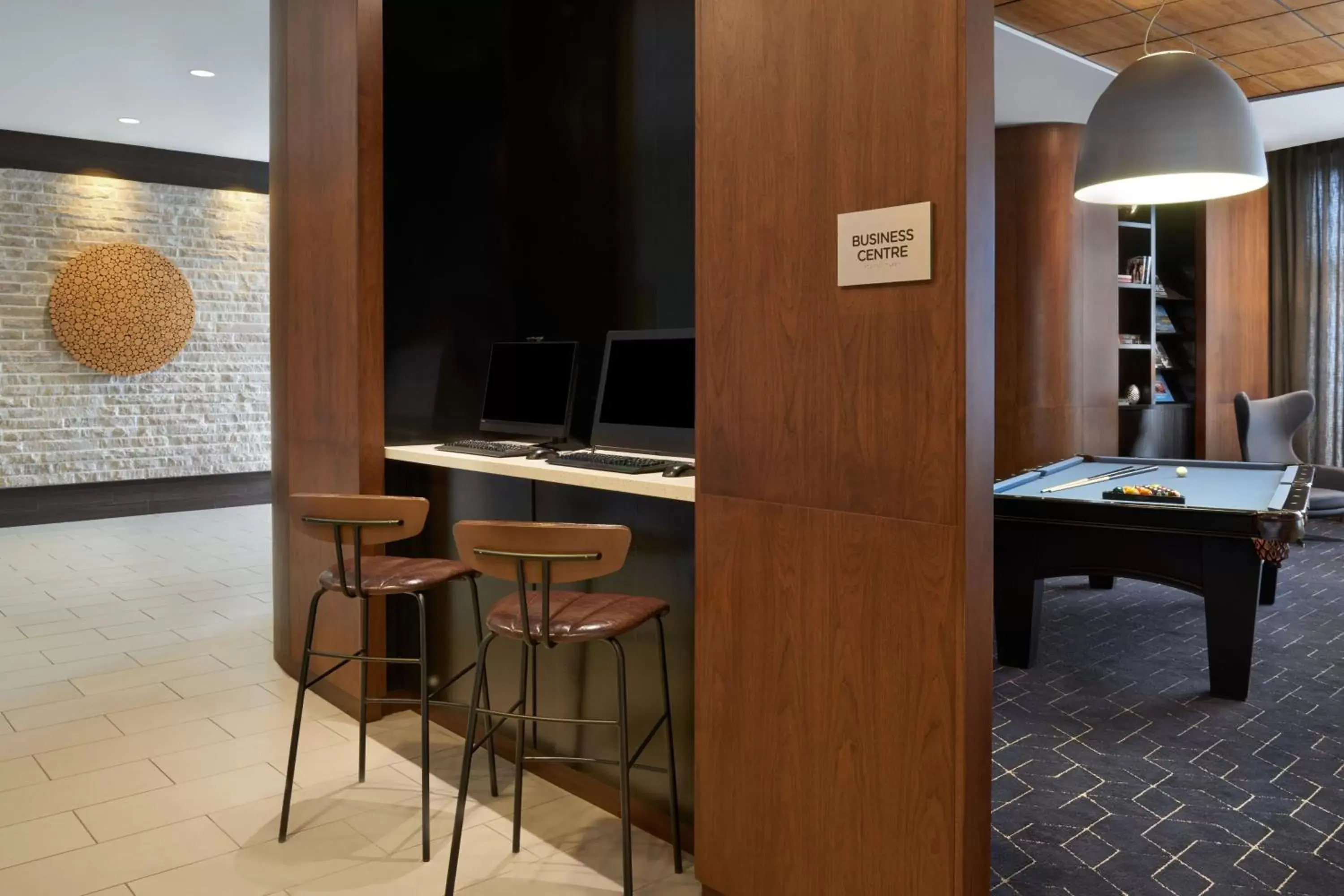 Business facilities in Courtyard by Marriott Calgary Airport