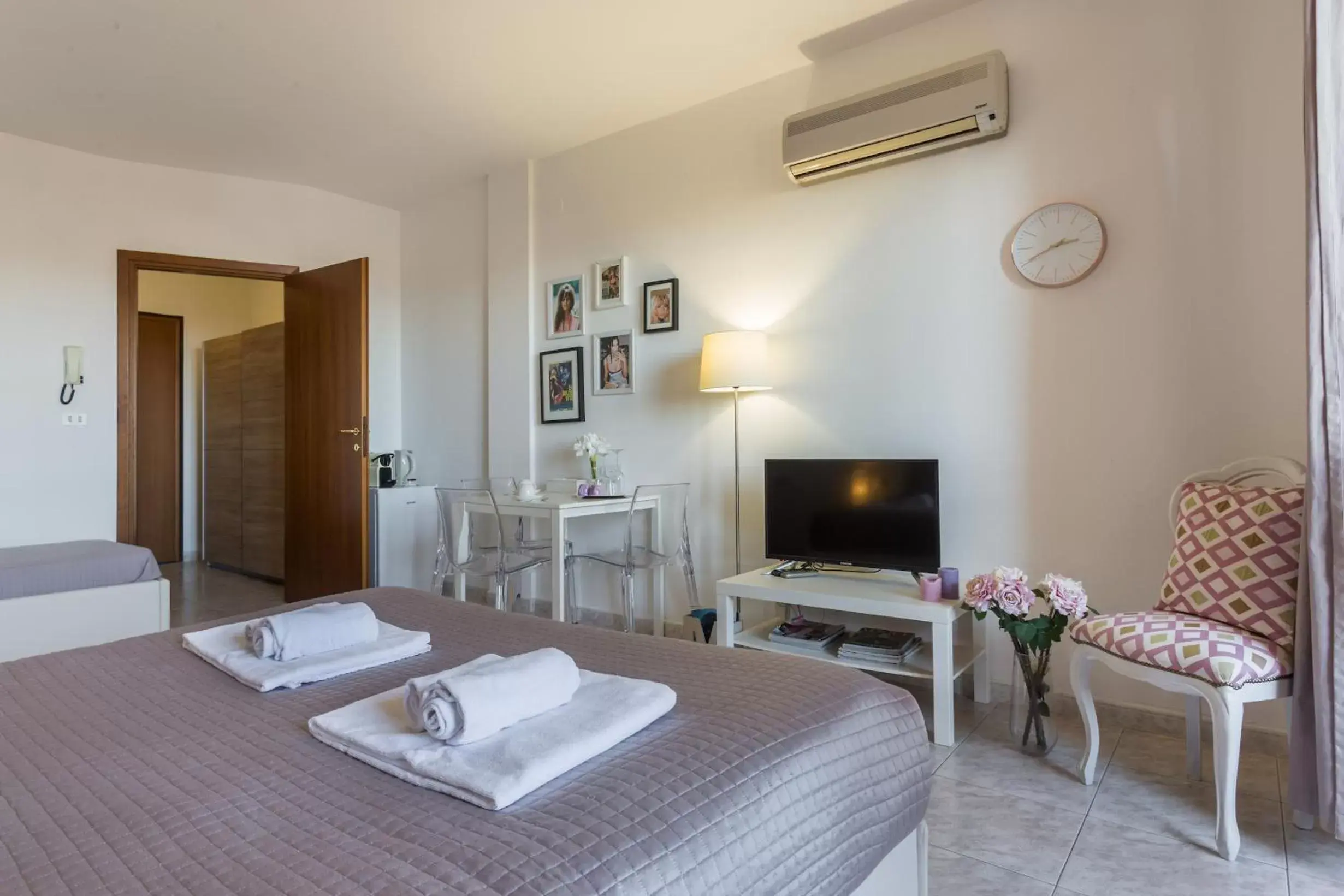 TV and multimedia, Bed in Residenze Su Planu