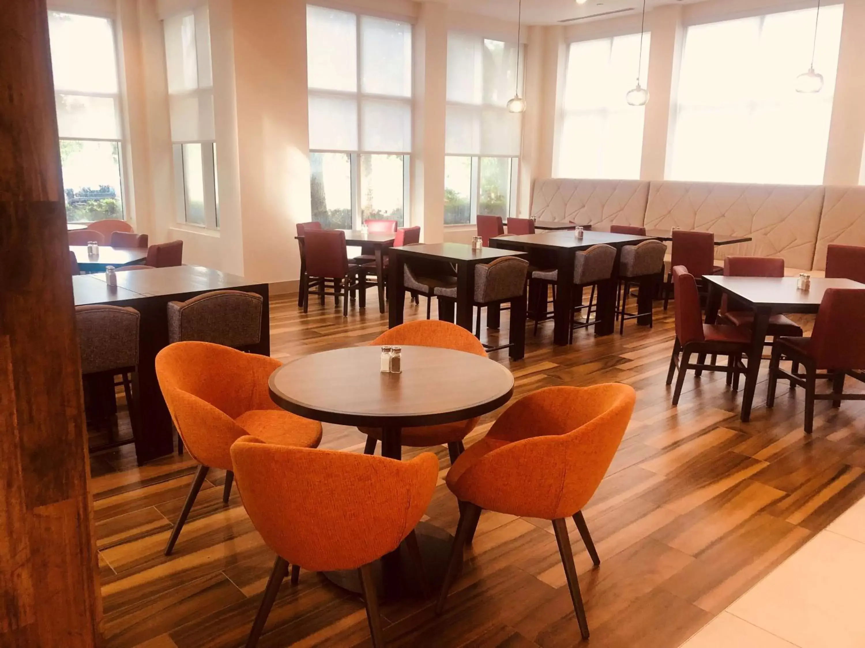 Dining area, Restaurant/Places to Eat in Hilton Garden Inn Miami Airport West