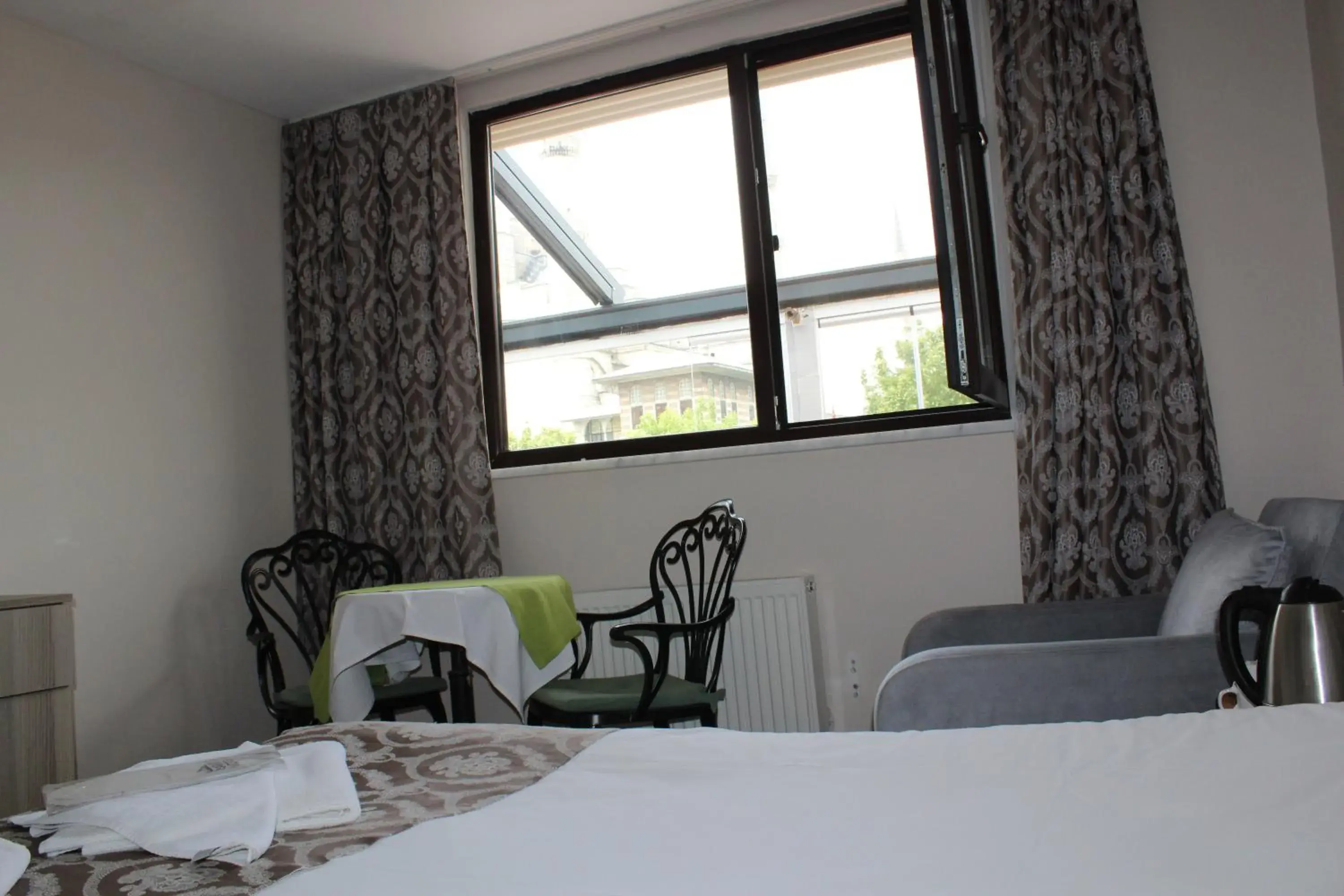 Balcony/Terrace, Bed in Ararat Hotel